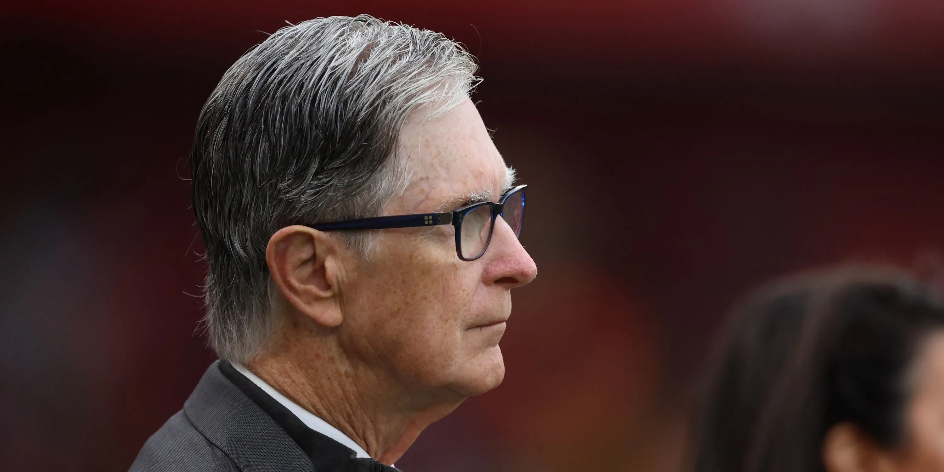Chủ sở hữu Liverpool John W. Henry trước trận đấu