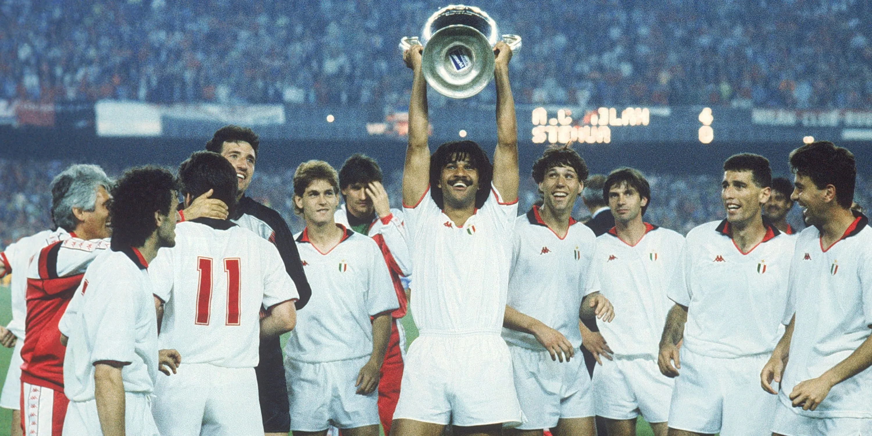 Dàn sao huyền thoại của AC Milan mùa giải 1988/89 với Gullit, Van Basten