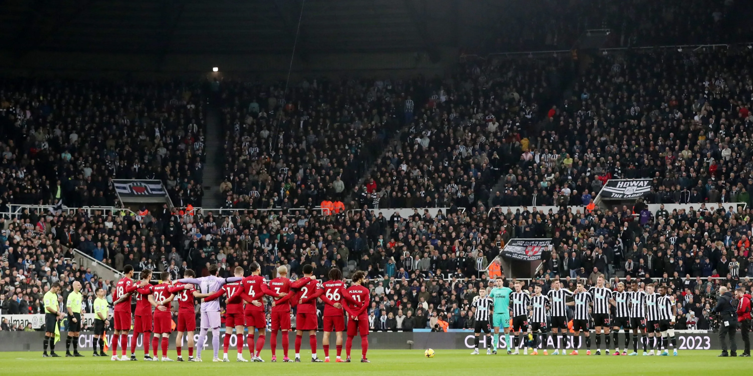 Hình ảnh trận đấu giữa Newcastle United và Liverpool tại giải Ngoại hạng Anh.