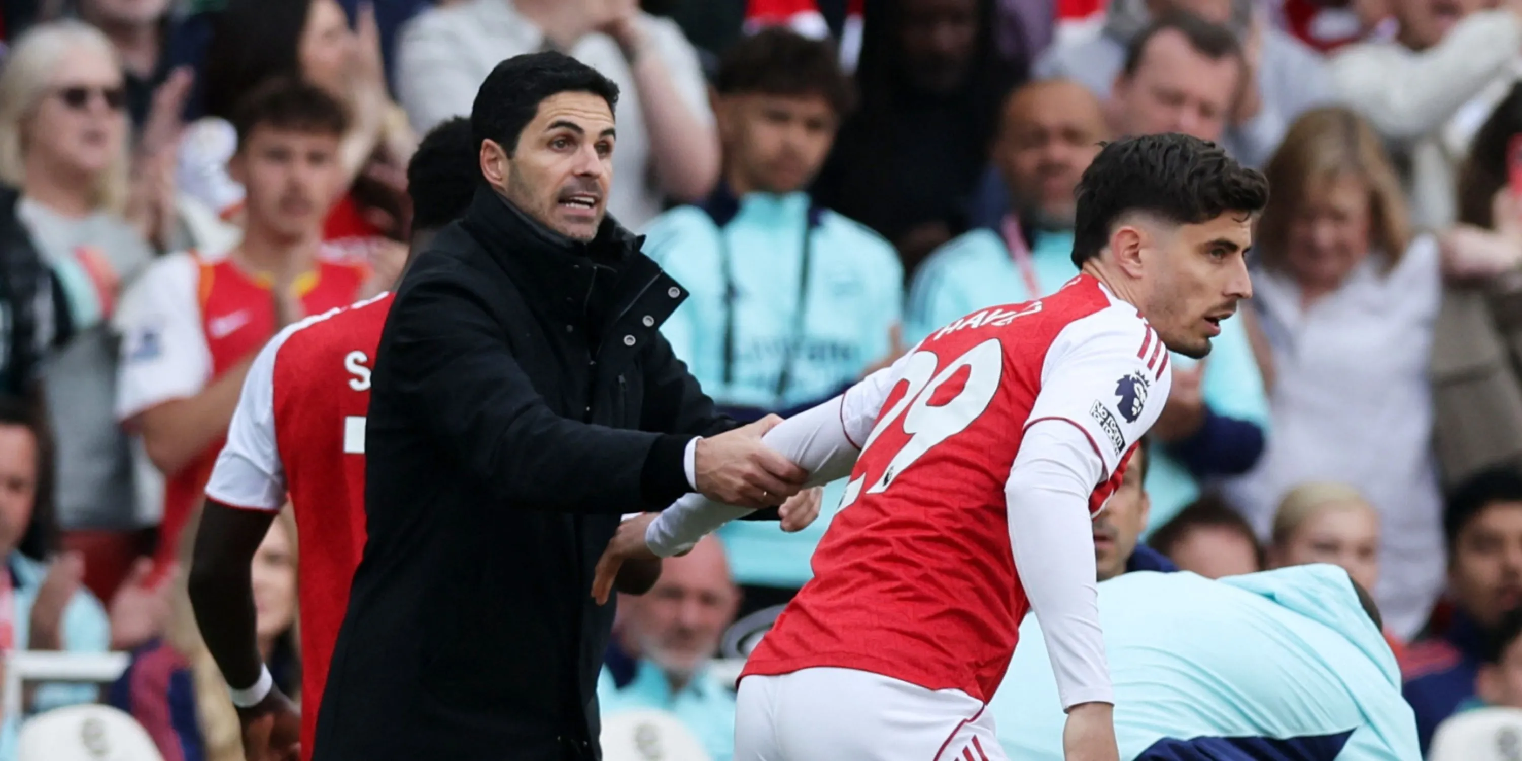HLV Mikel Arteta cùng Kai Havertz, cầu thủ có sự biến đổi thể chất ấn tượng tại Arsenal.