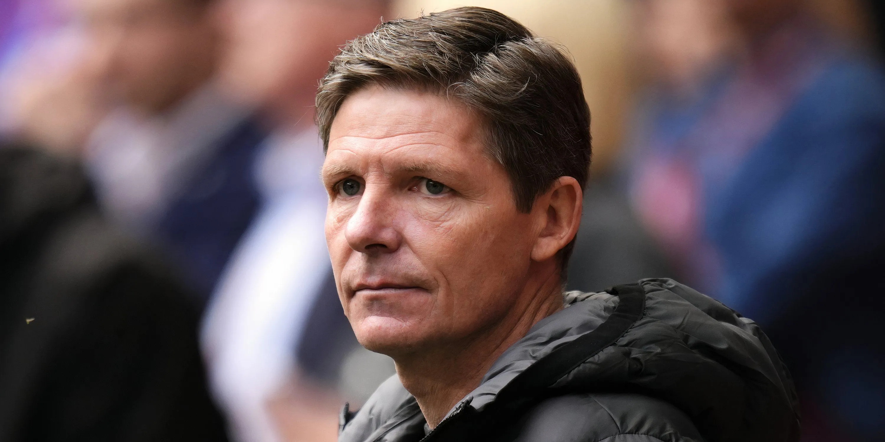HLV Oliver Glasner của Crystal Palace theo dõi trận đấu