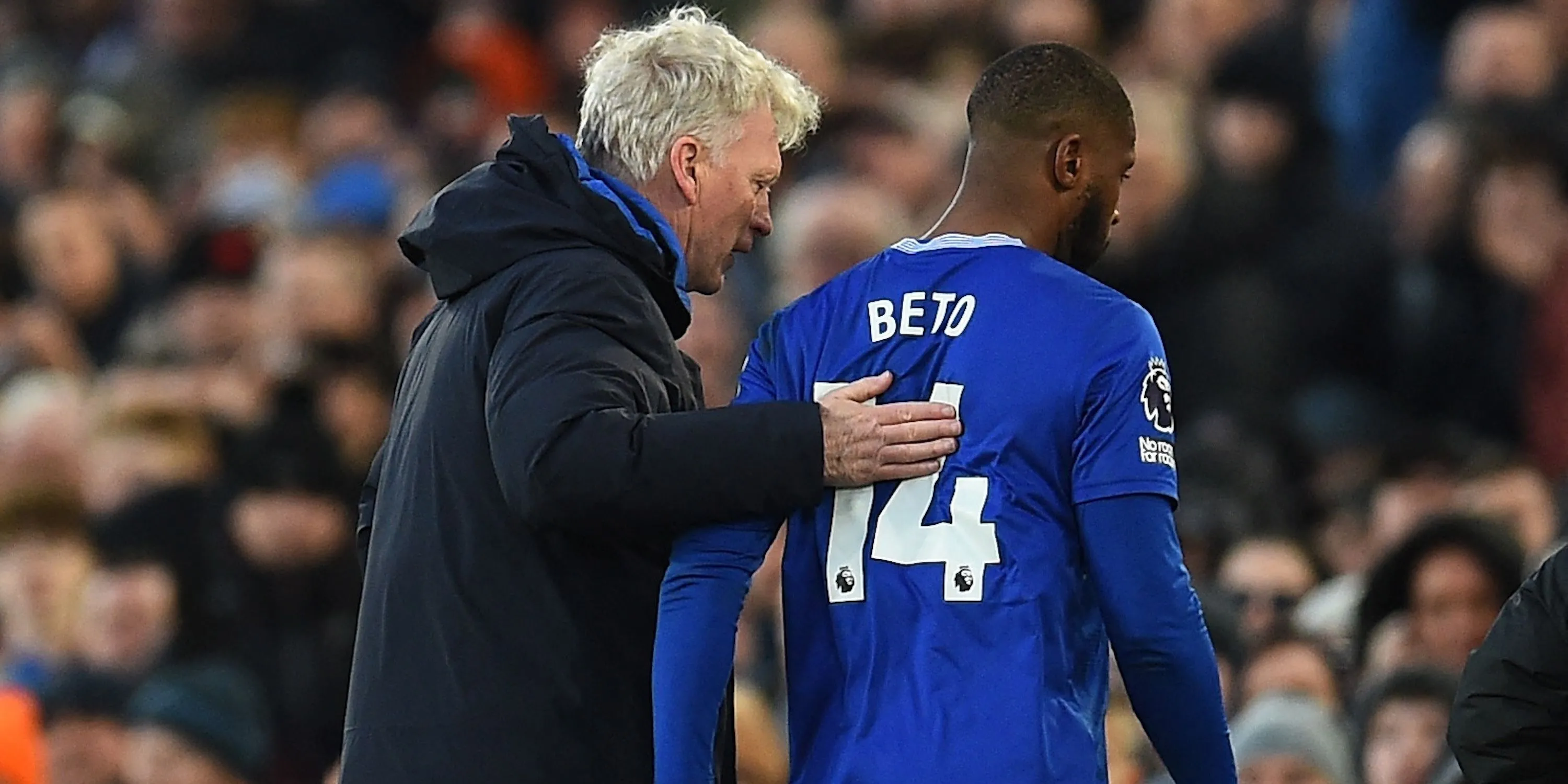 Huấn luyện viên David Moyes của Everton và Beto sau trận đấu
