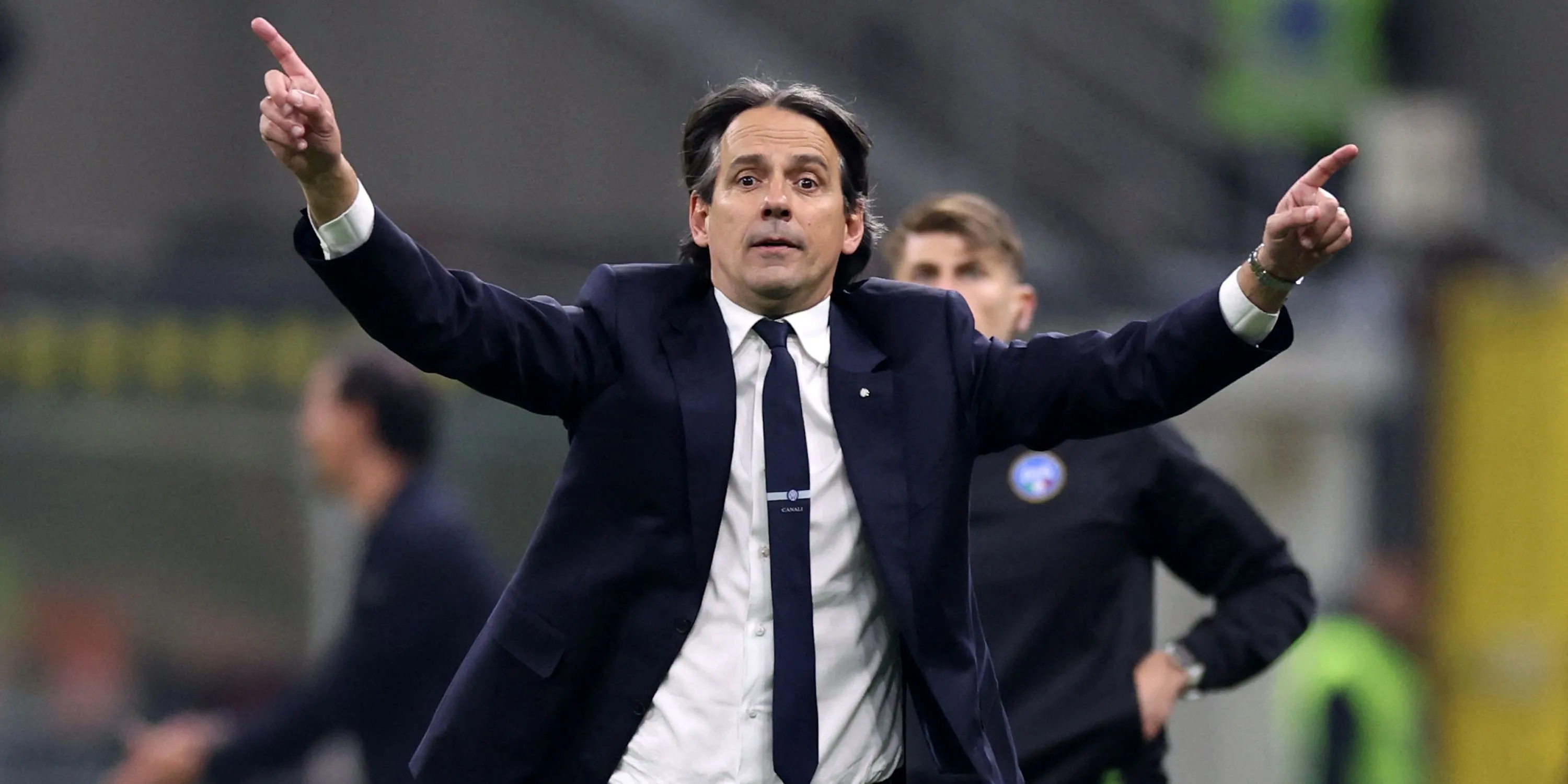 Huấn luyện viên Simone Inzaghi của Inter Milan đang chỉ đạo trên sân
