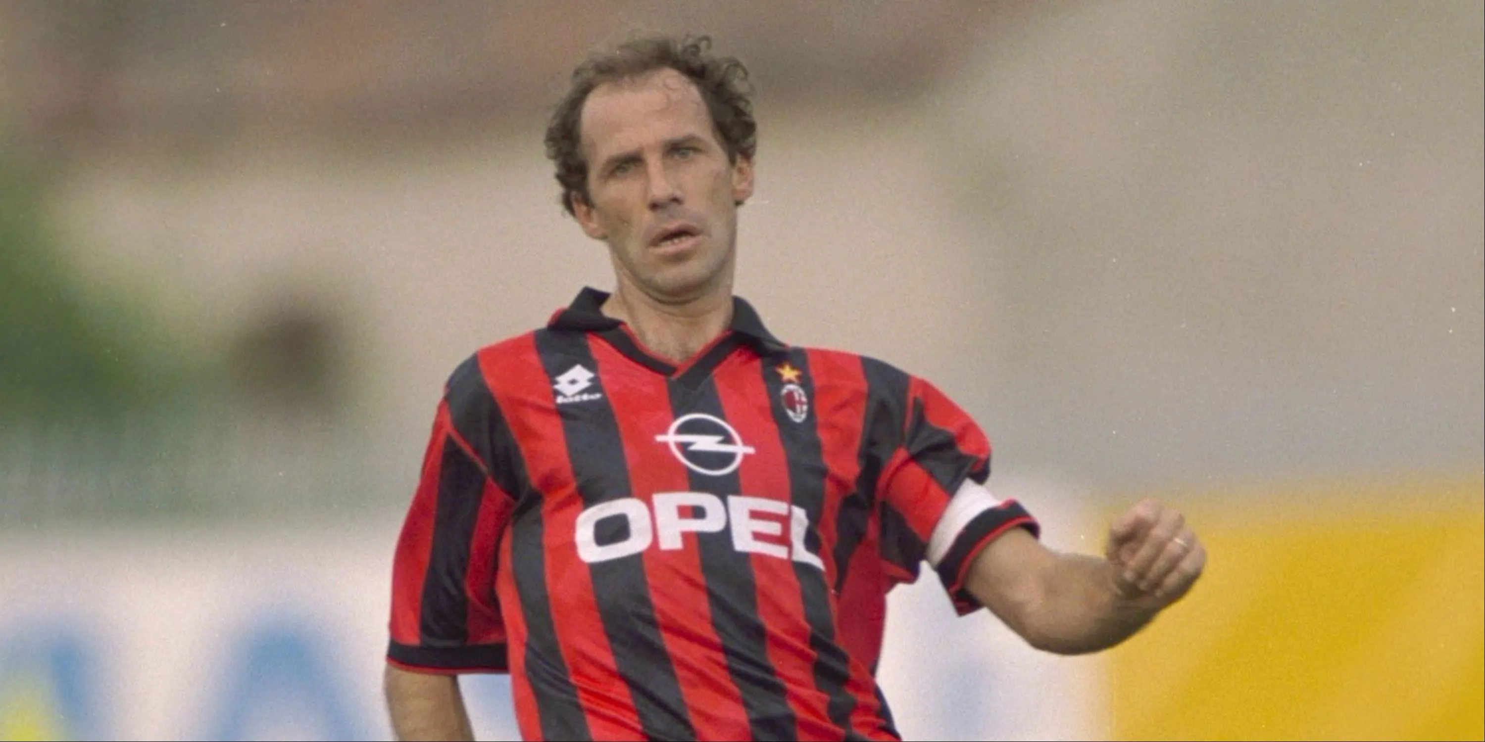 Huyền thoại AC Milan và bóng đá Ý, Franco Baresi, cũng nằm trong top phản lưới nhà