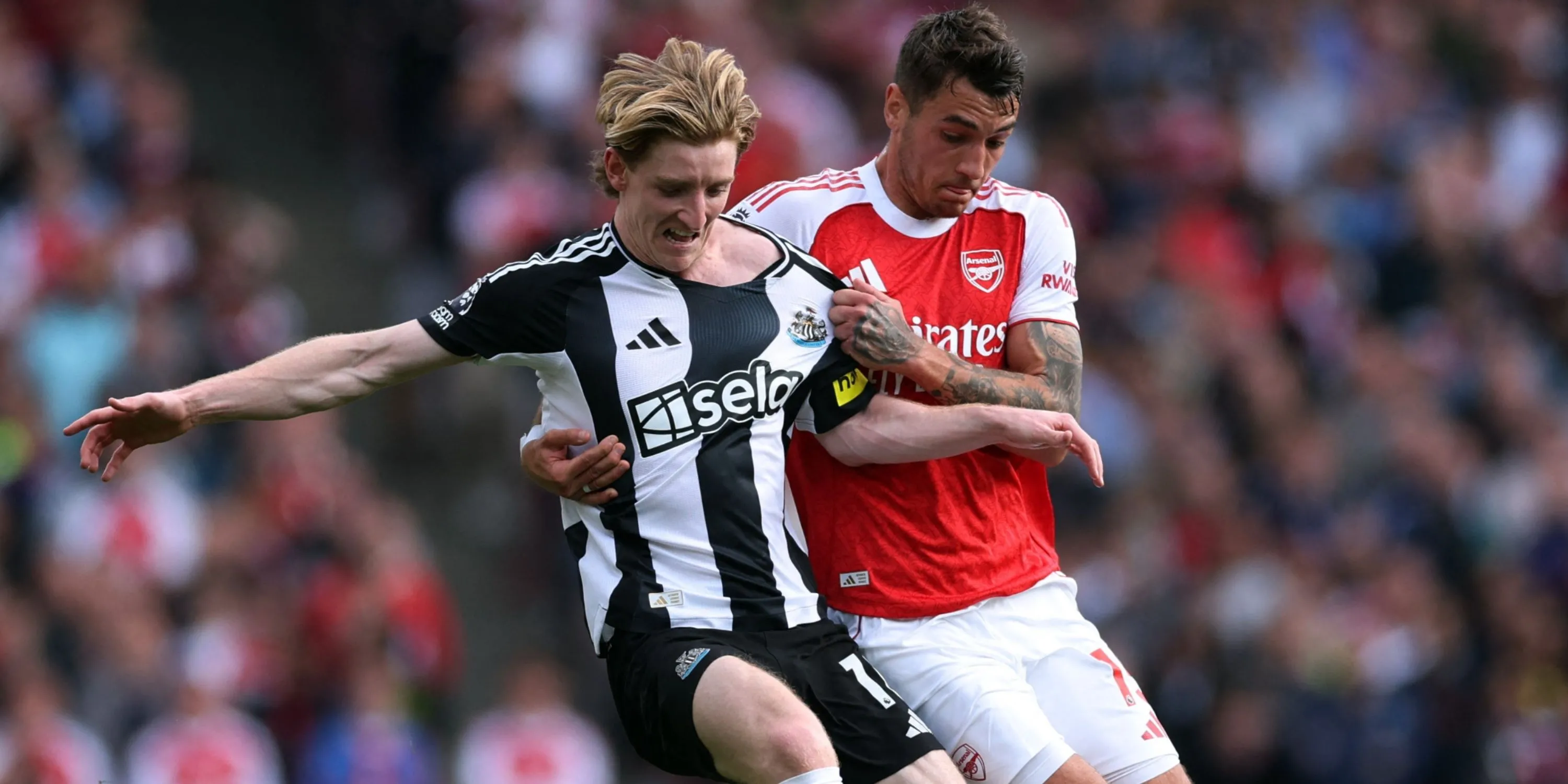 Jakub Kiwior thể hiện phong độ cao trước hàng công Newcastle