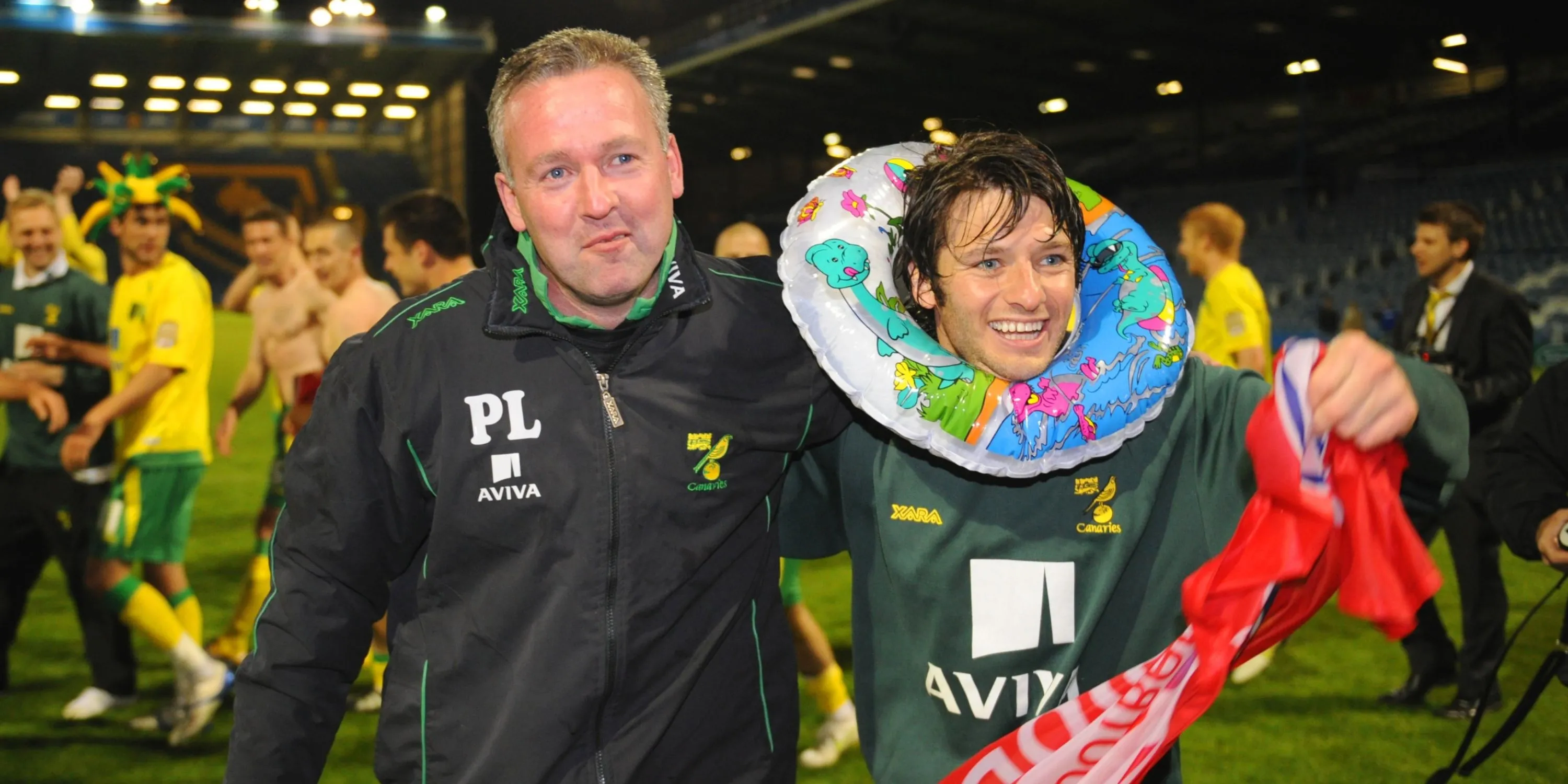 Norwich City ăn mừng chiến tích thăng hạng Ngoại hạng Anh sau hai mùa giải đầy nỗ lực
