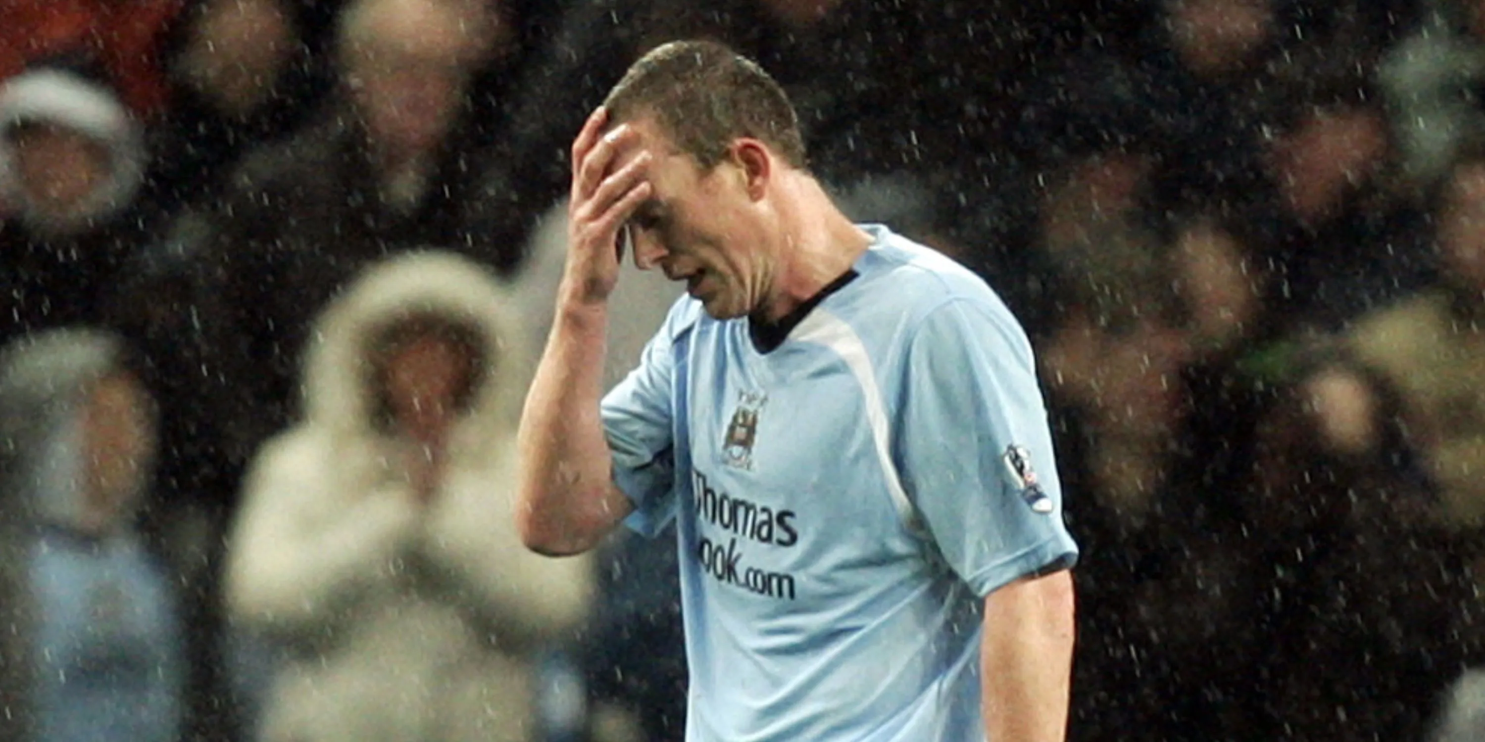 Richard Dunne, cựu hậu vệ Manchester City và Everton, giữ kỷ lục phản lưới nhà
