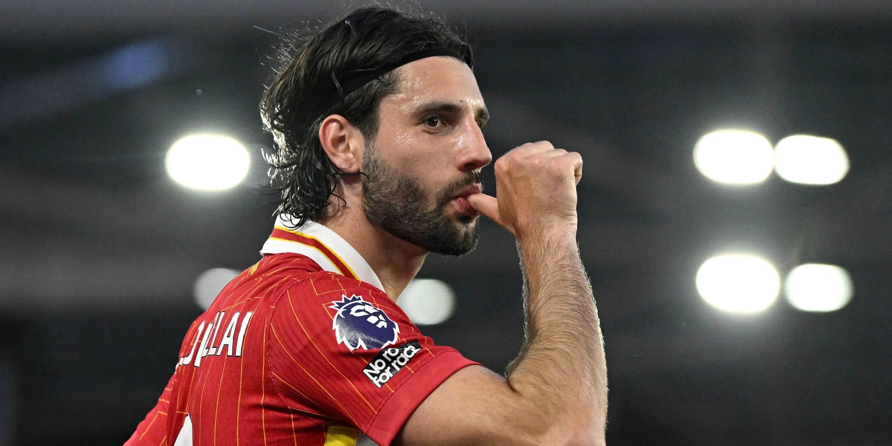 Tiền vệ Dominik Szoboszlai trong trận đấu của Liverpool