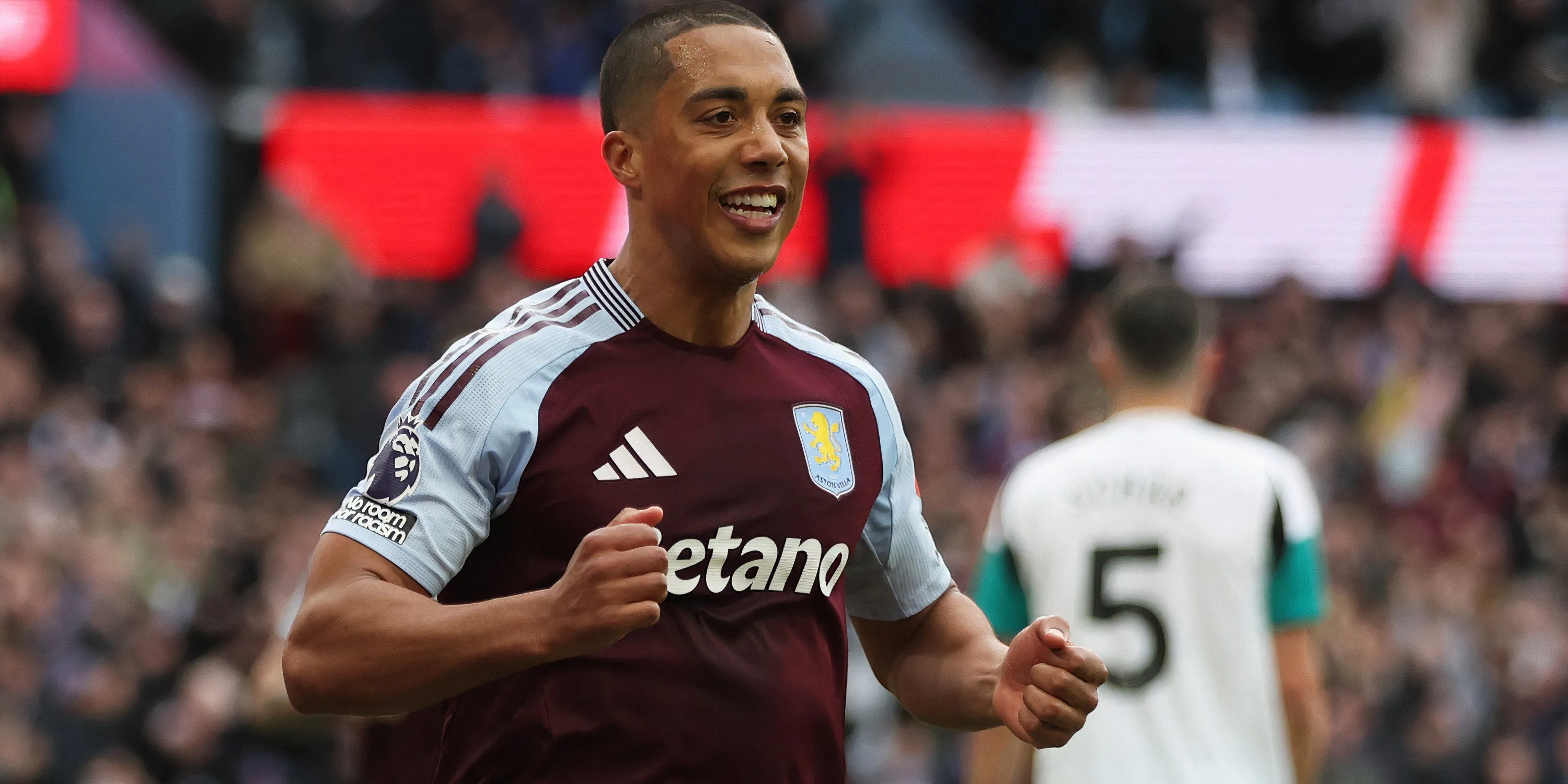 Tiền vệ Youri Tielemans trong màu áo Aston Villa tại Ngoại hạng Anh