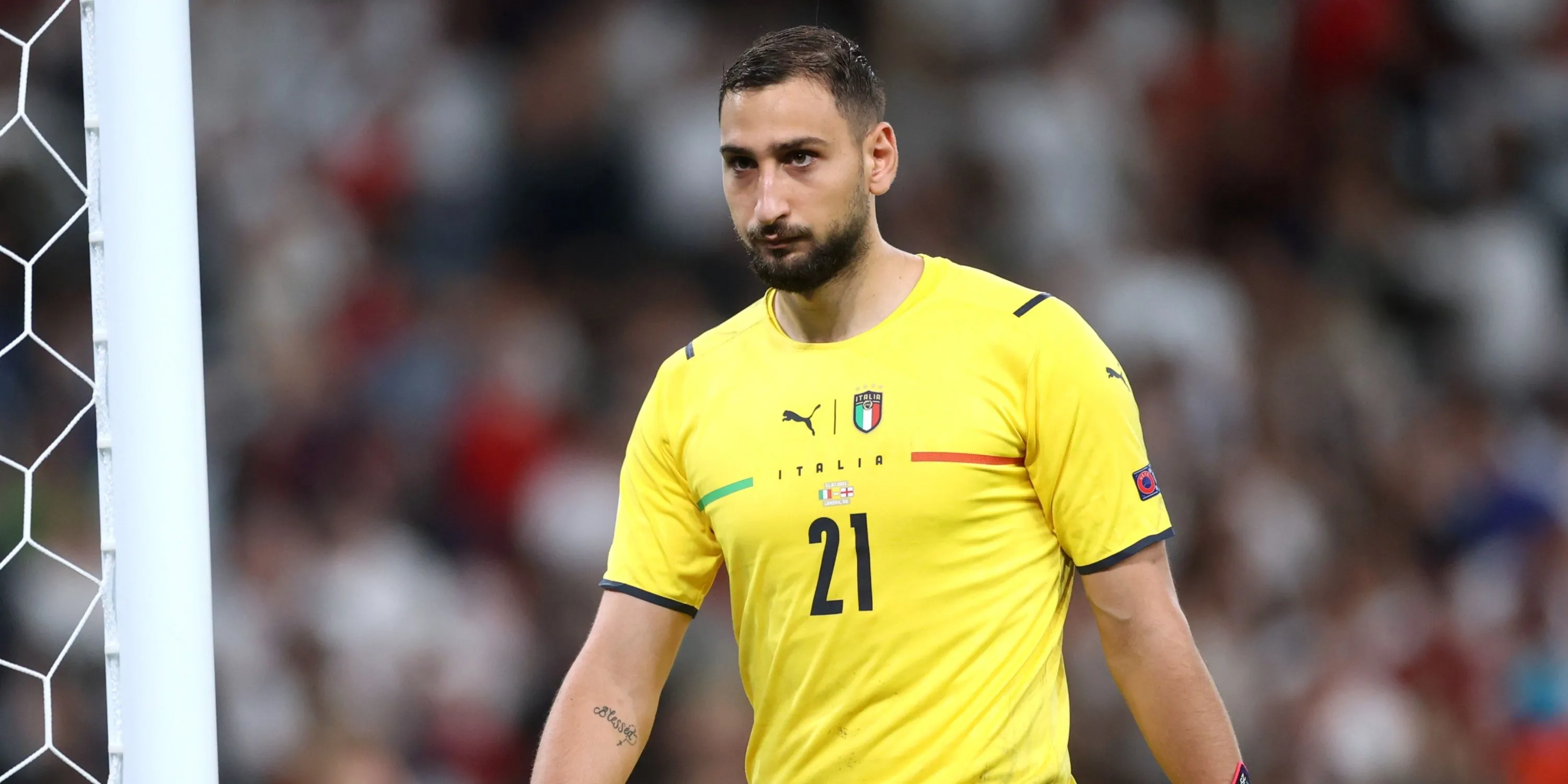 Gianluigi Donnarumma ăn mừng cùng đội tuyển Ý sau chức vô địch EURO 2020.