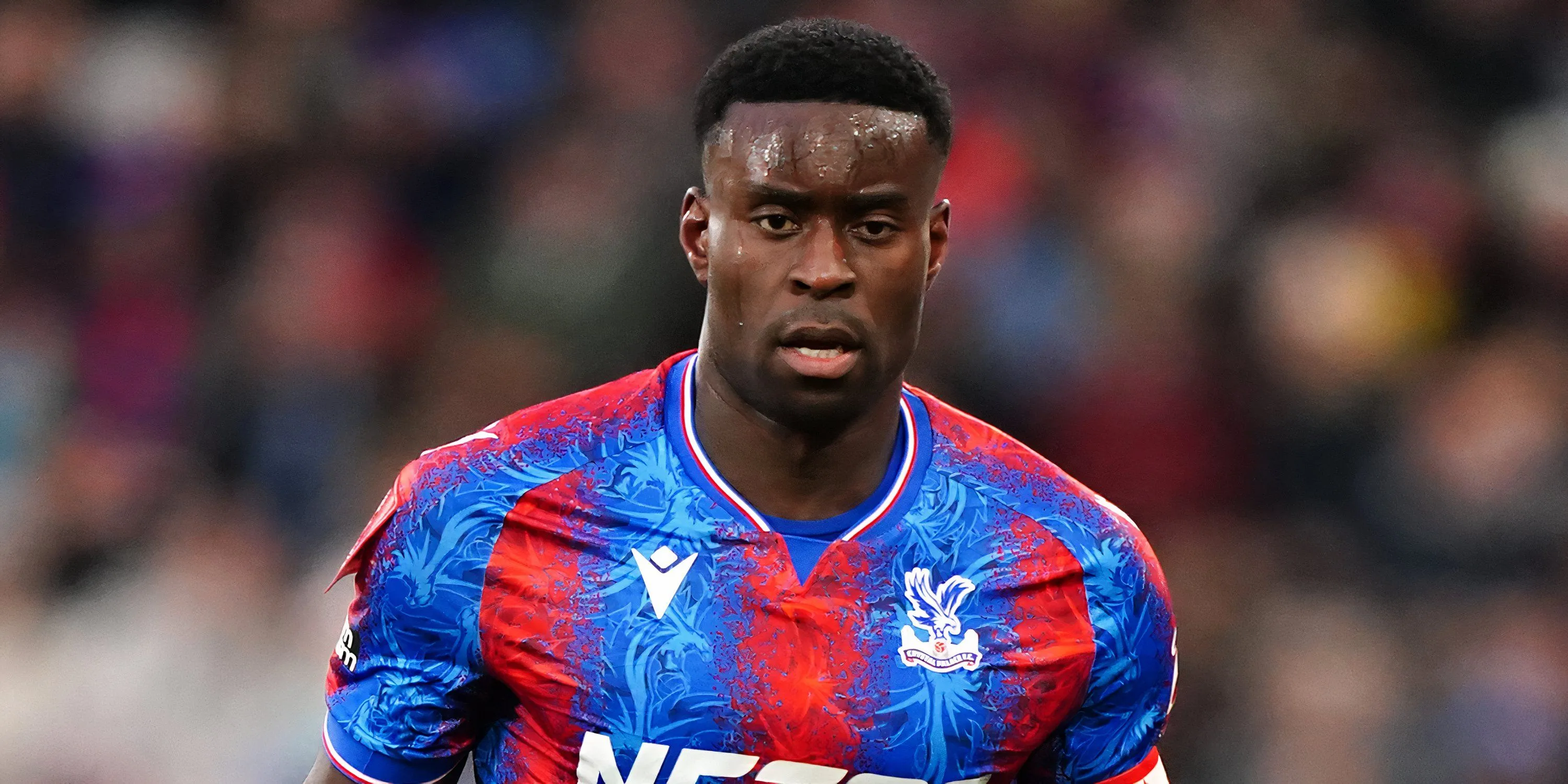 Marc Guehi trong màu áo Crystal Palace thi đấu tại Ngoại hạng Anh