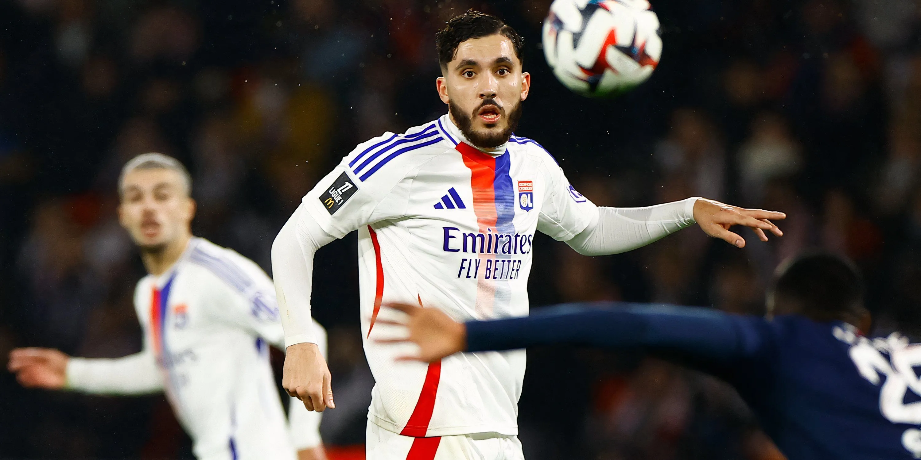 Rayan Cherki trong màu áo Lyon, mục tiêu chuyển nhượng tiềm năng của Tottenham