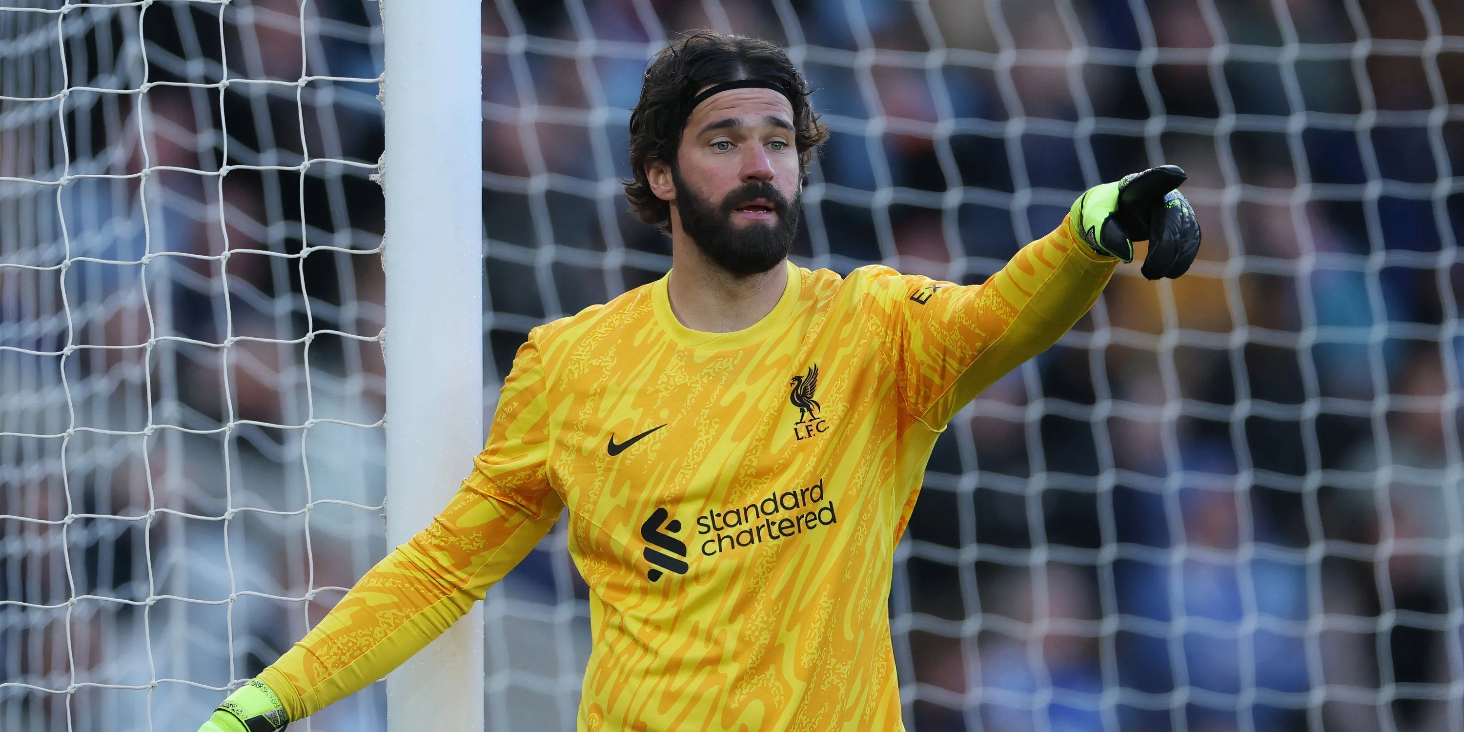 Thủ môn Alisson Becker của Liverpool thi đấu tại Premier League