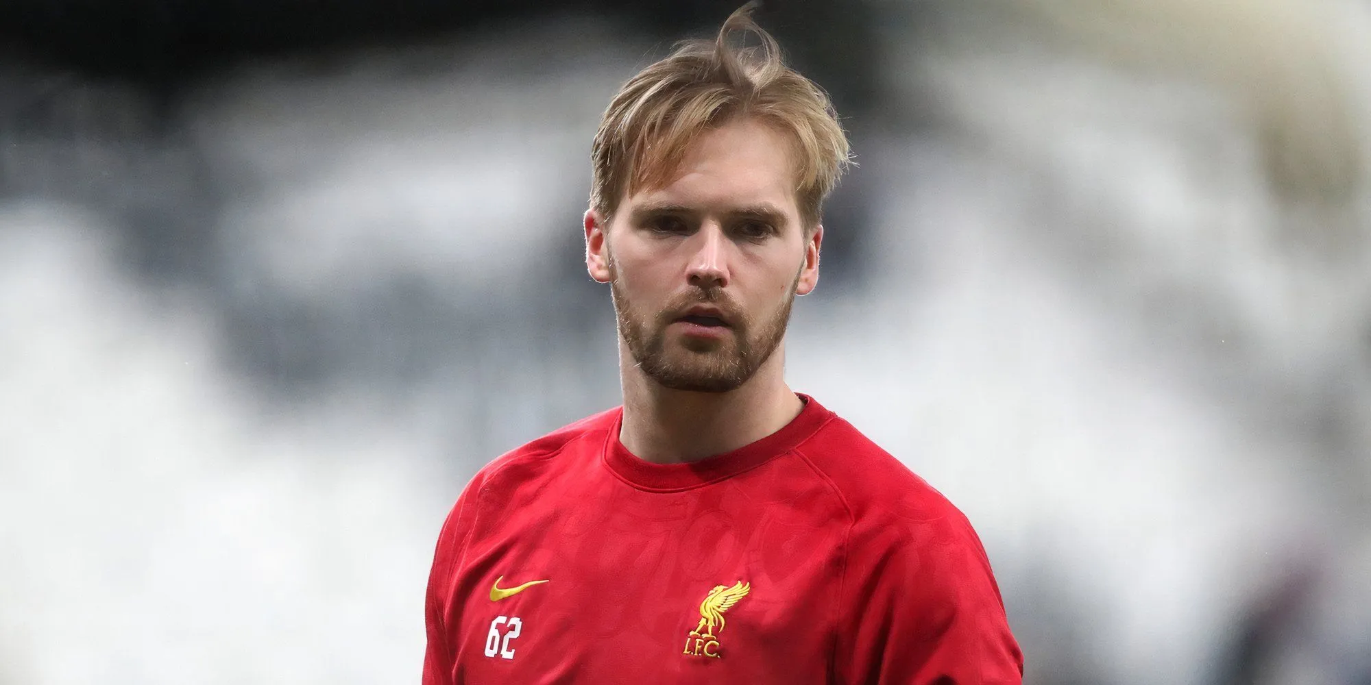 Thủ môn Caoimhin Kelleher trong màu áo Brentford