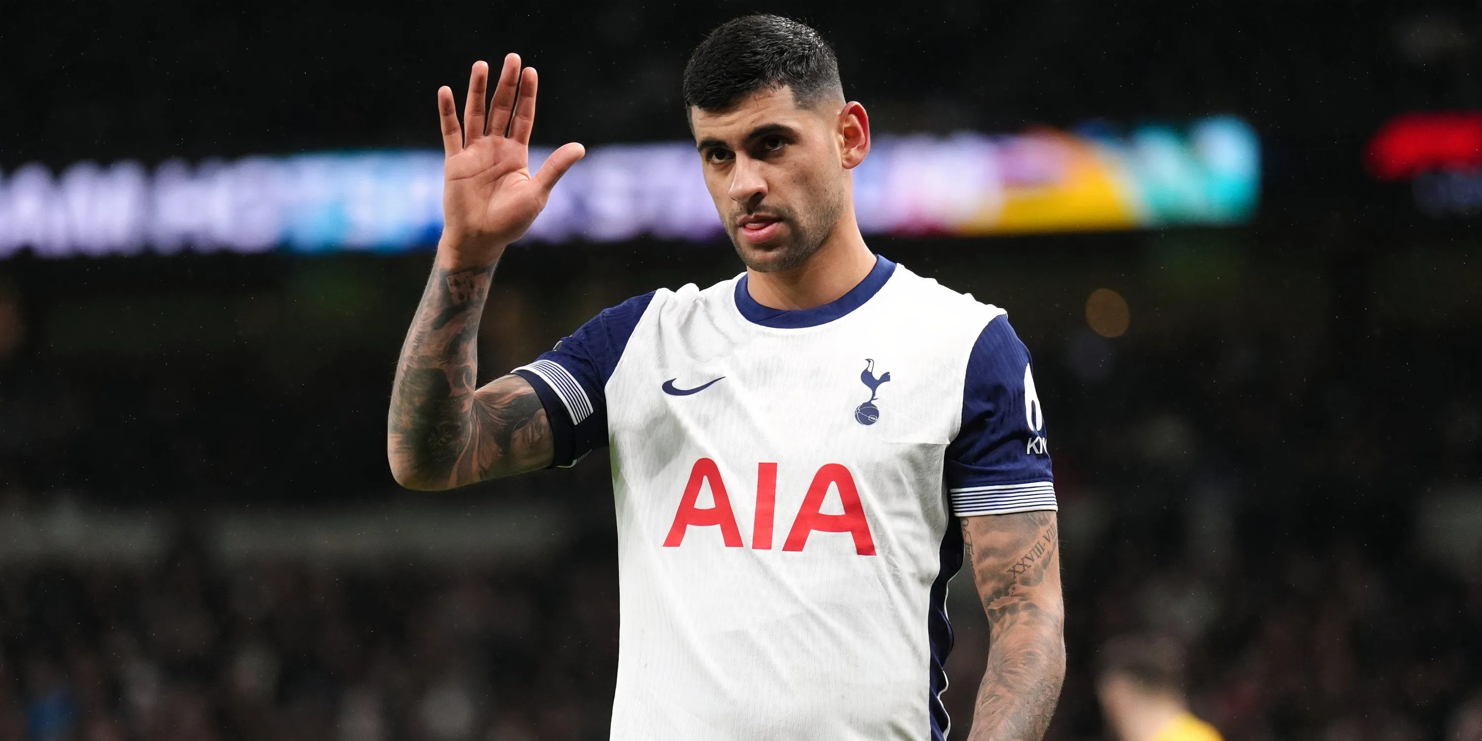 Trung vệ Cristian Romero trong một trận đấu quan trọng của Tottenham