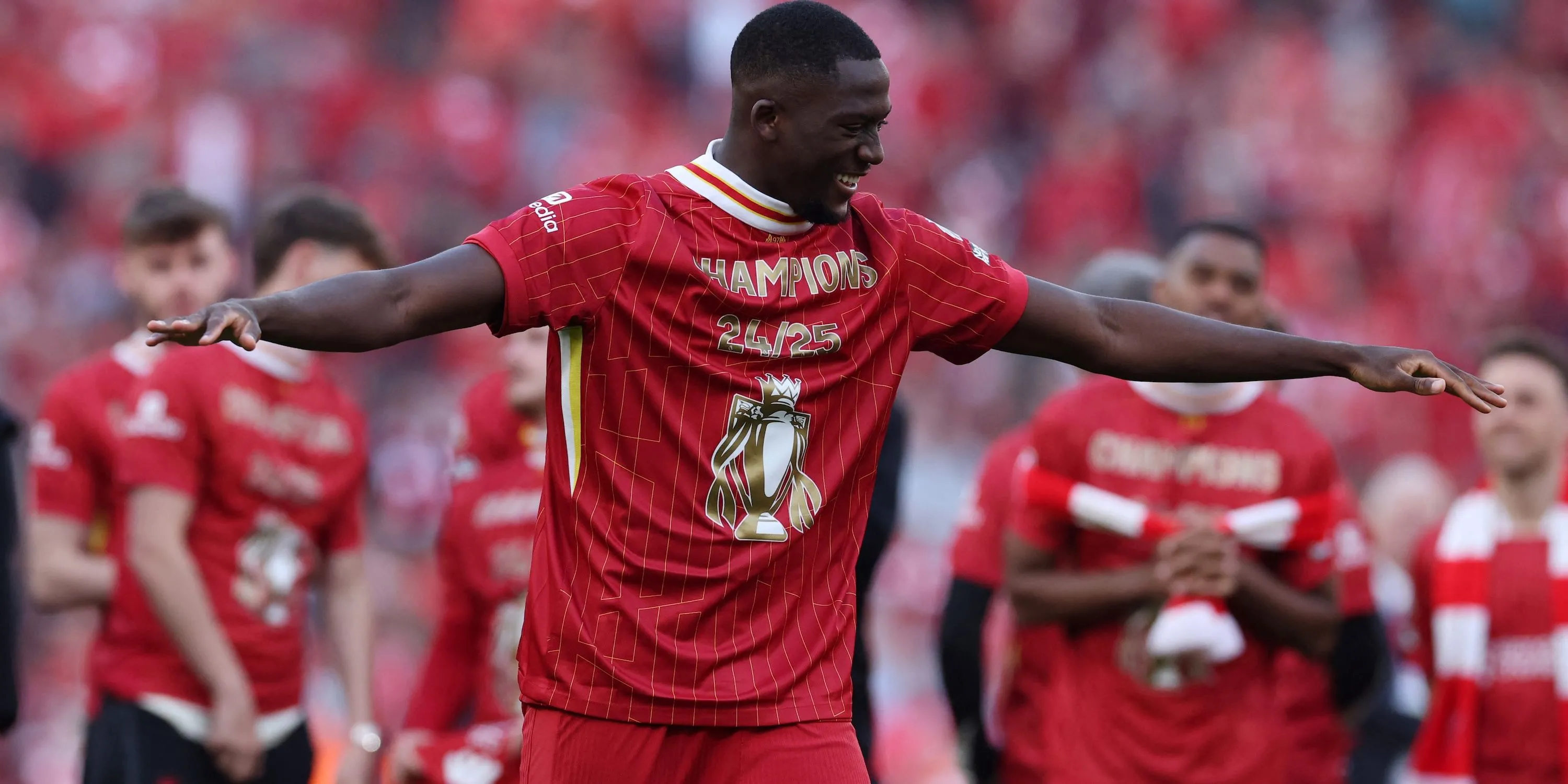 Trung vệ Ibrahima Konate của Liverpool ăn mừng sau khi giành chức vô địch Premier League (kịch bản giả định)