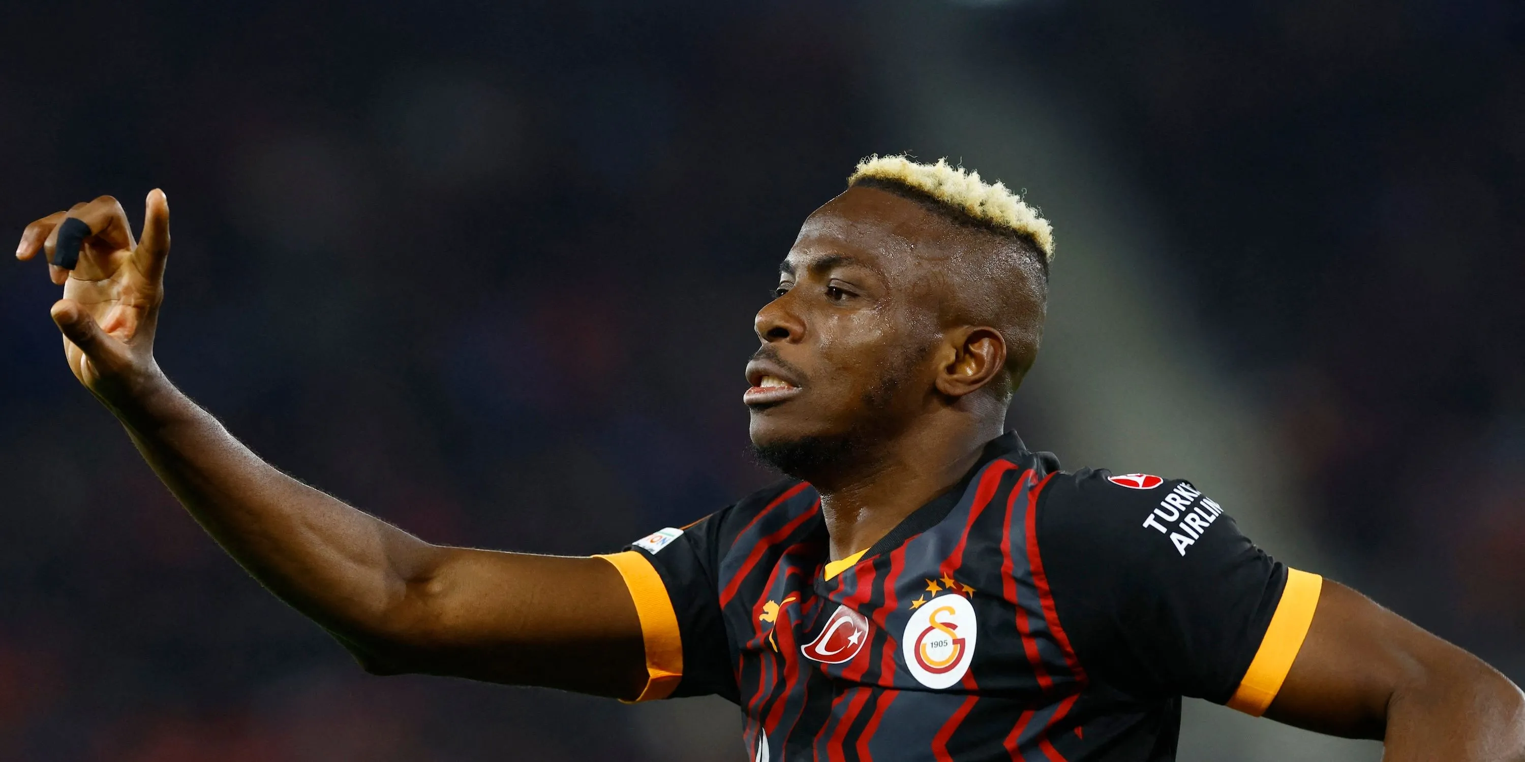 Victor Osimhen ăn mừng bàn thắng (dù sau đó bị từ chối) cho Galatasaray, minh chứng cho bản năng sát thủ trong vòng cấm của mục tiêu Chelsea