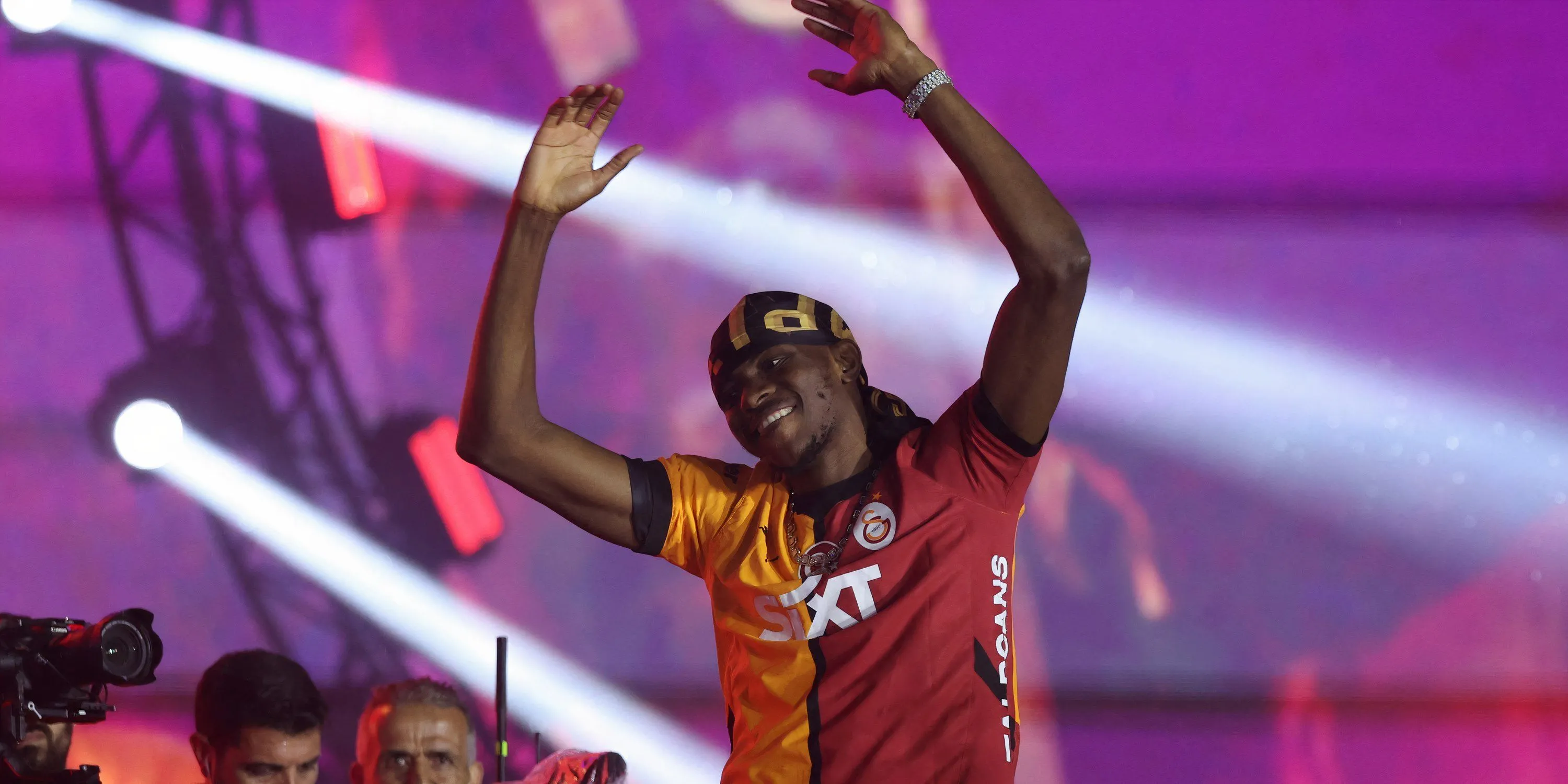 Victor Osimhen trong màu áo Napoli và Galatasaray, tin đồn chuyển nhượng Manchester United