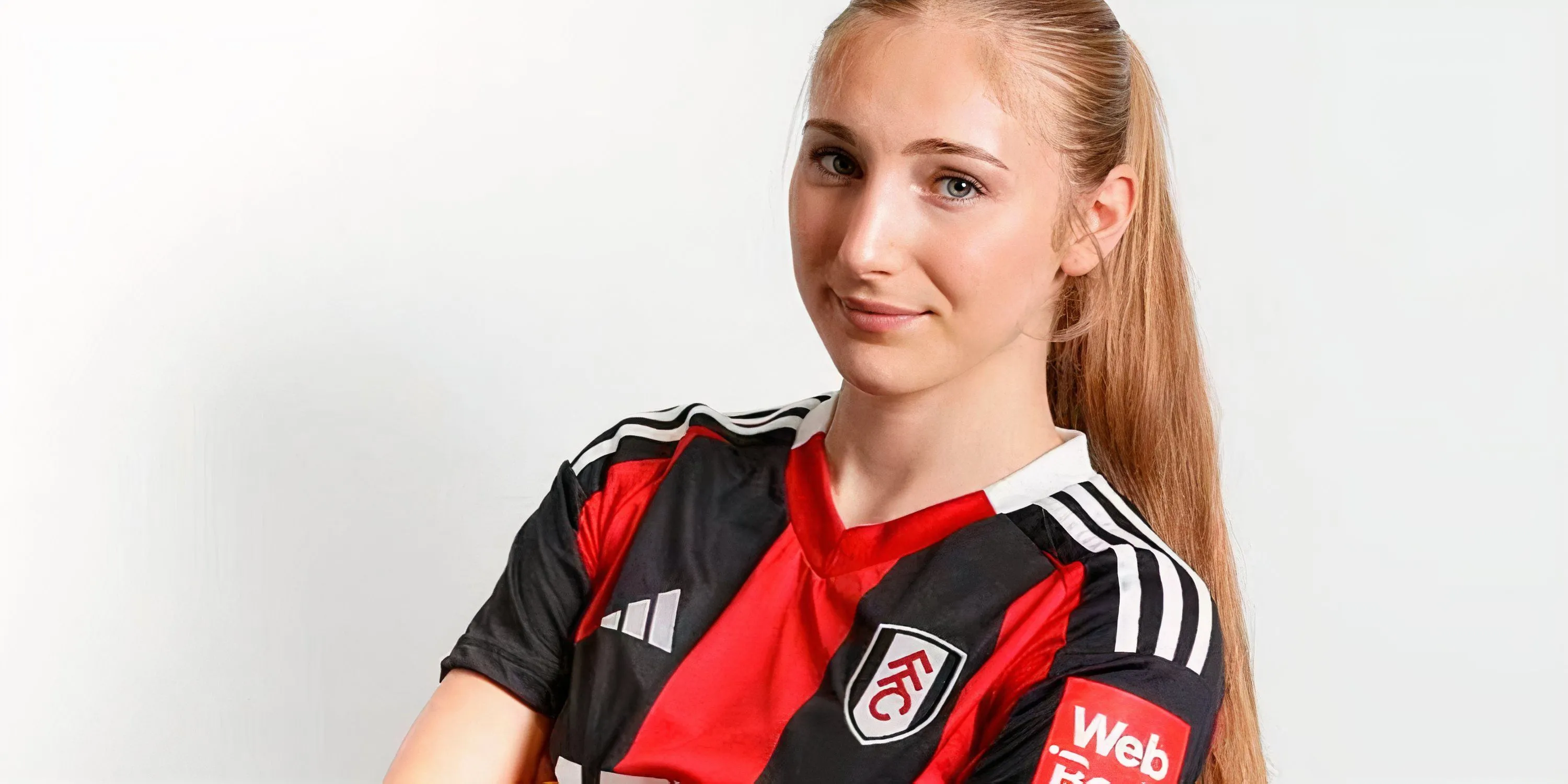 Adela Cechova, con gái Petr Cech, tài năng trẻ tại lò đào tạo Fulham và đội tuyển U17 Czechia