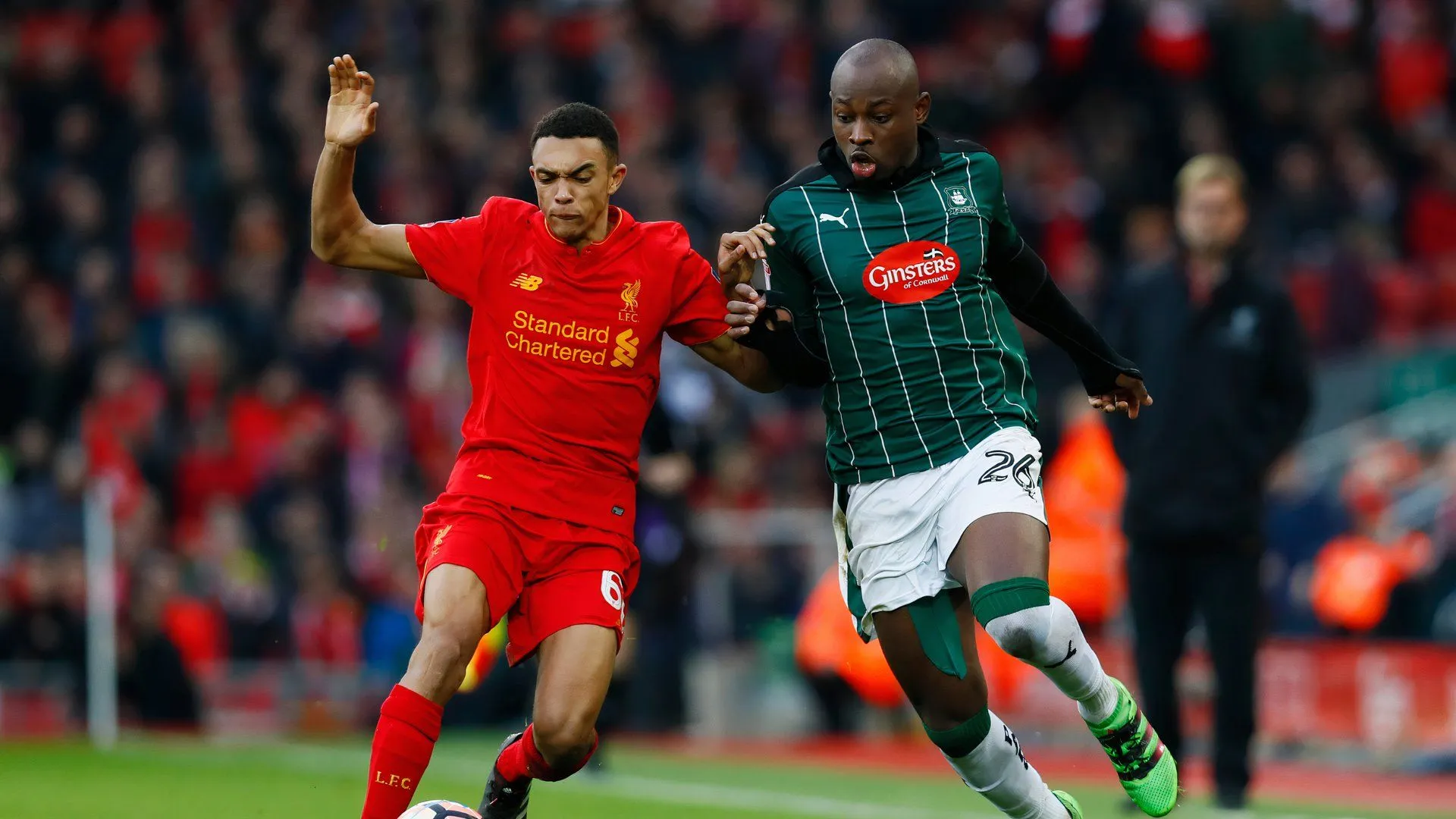 Arnold Garita trong màu áo Plymouth Argyle tại League Two