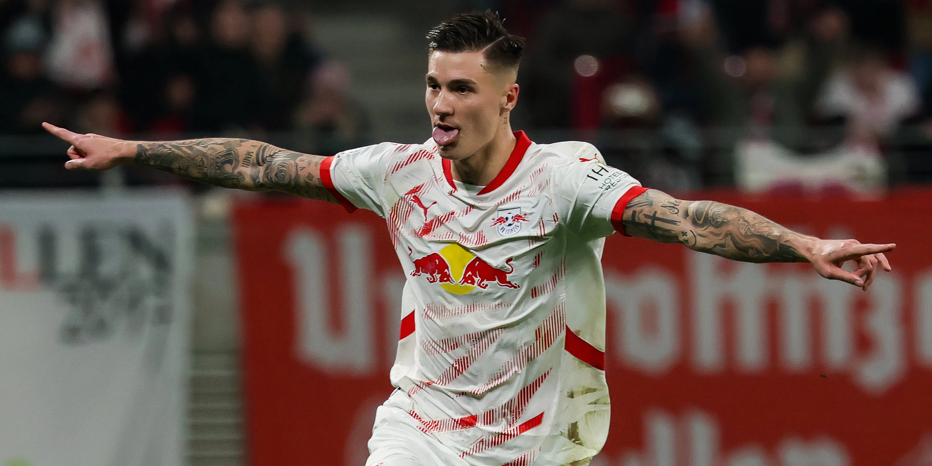 Benjamin Sesko ăn mừng bàn thắng sau khi ghi bàn cho RB Leipzig tại Bundesliga