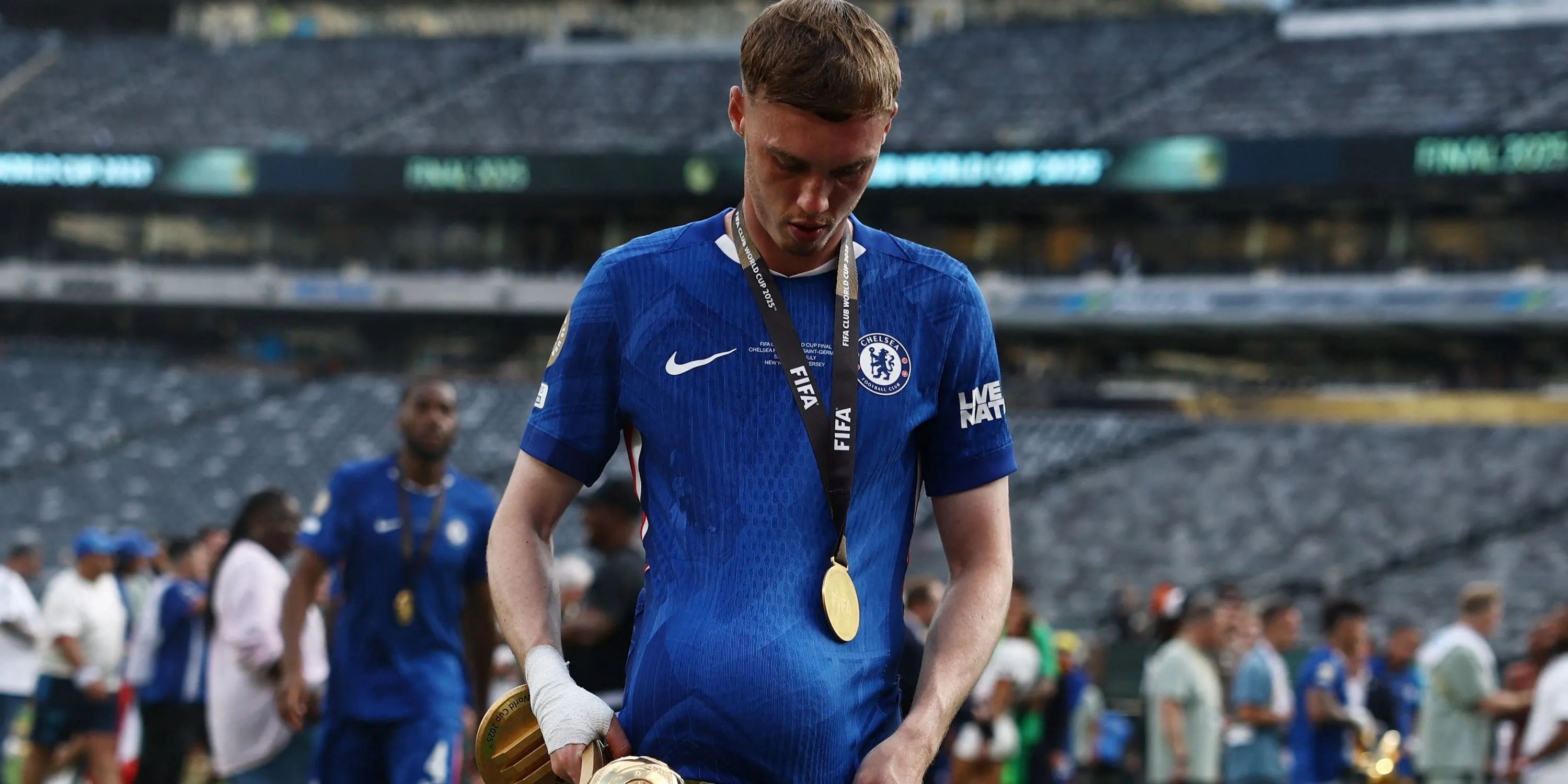 Cole Palmer ăn mừng với danh hiệu Quả bóng Vàng tại FIFA Club World Cup, khẳng định giá trị tại Chelsea