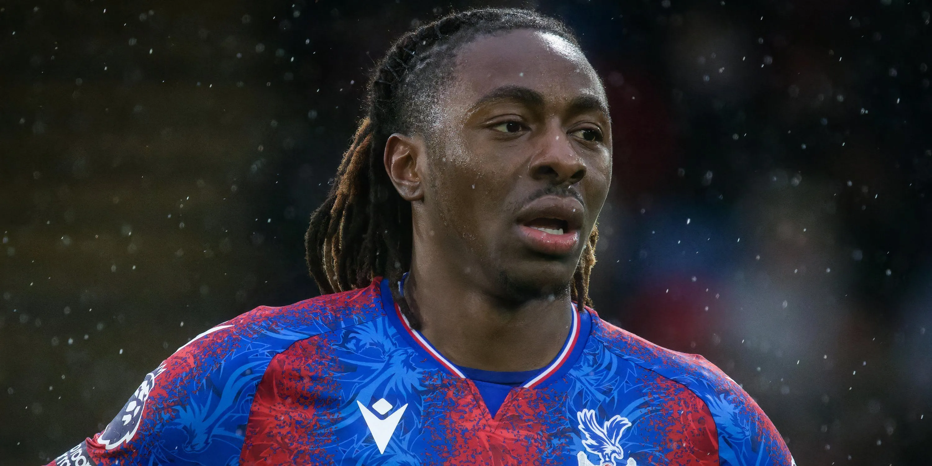 Eberechi Eze trong màu áo Crystal Palace đang thi đấu