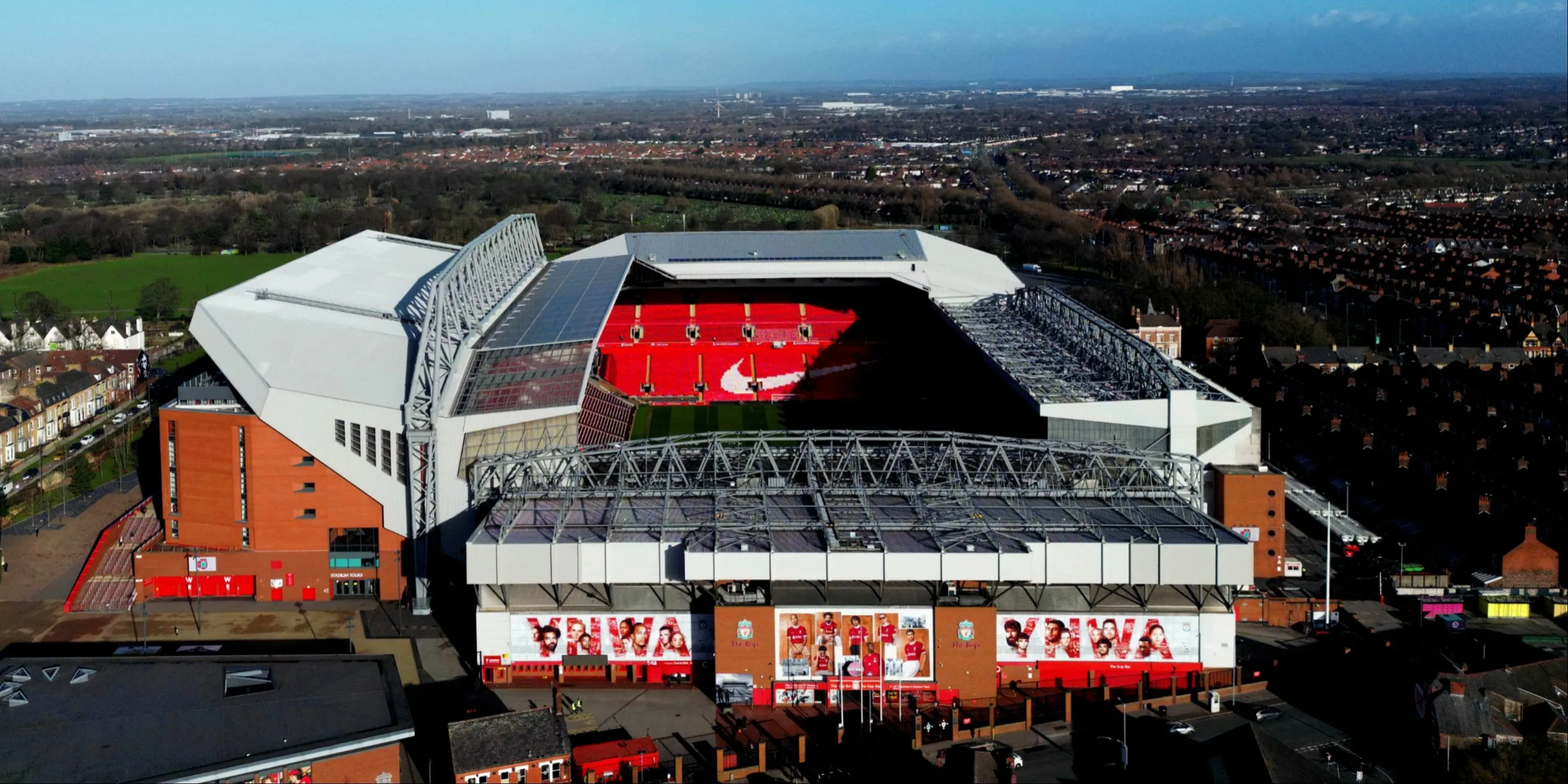 Góc nhìn chung về sân vận động Anfield huyền thoại của Liverpool
