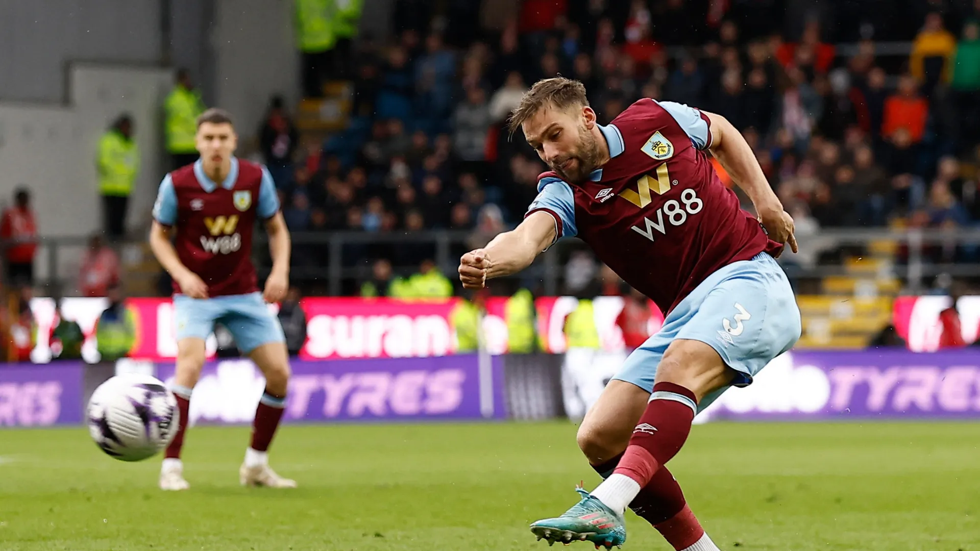 Hậu vệ Charlie Taylor của Southampton, cầu thủ được Norwich City quan tâm trong kỳ chuyển nhượng.