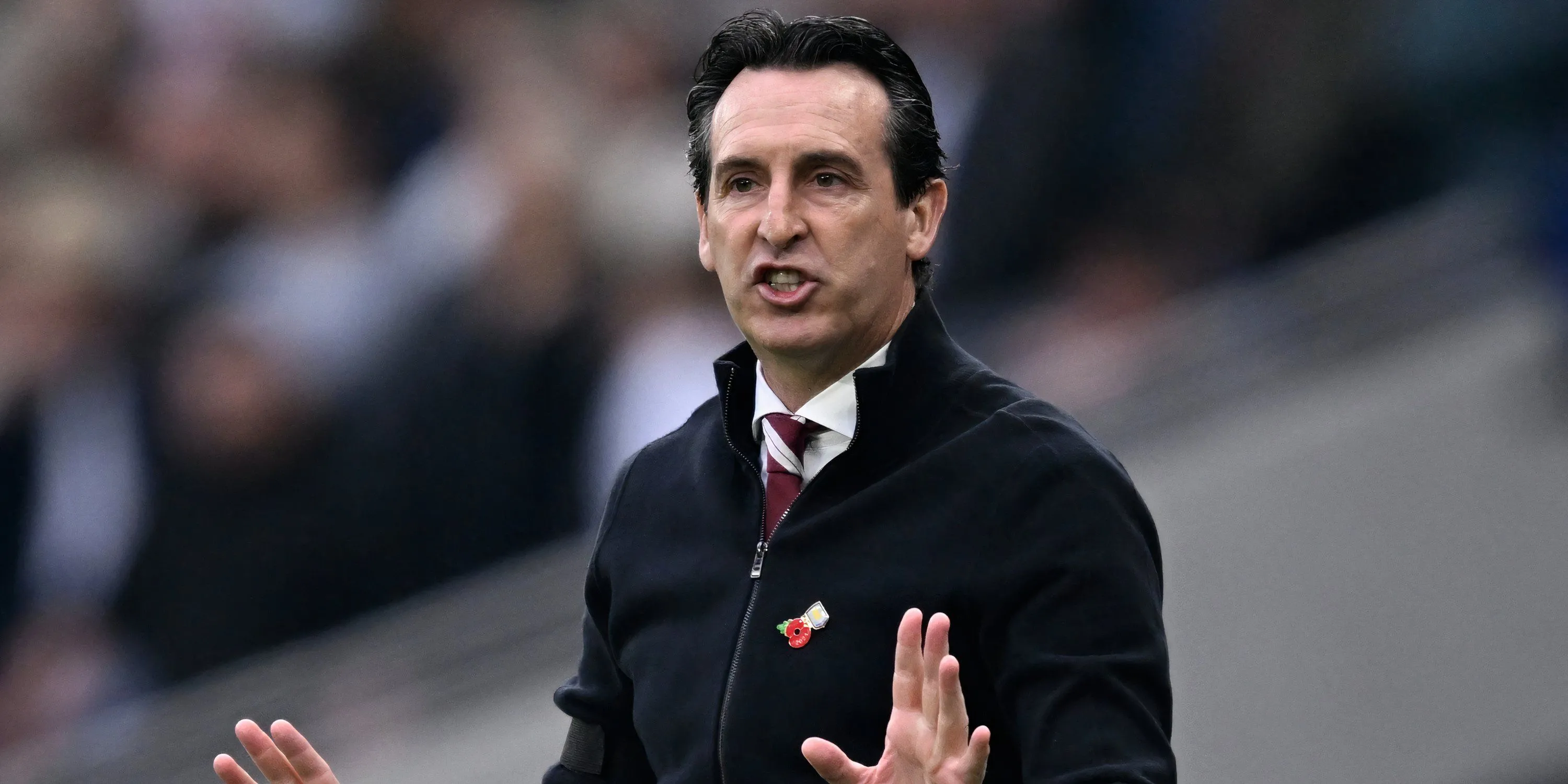 HLV Unai Emery của Aston Villa trên sân tập, chiến lược gia muốn tăng cường hàng công