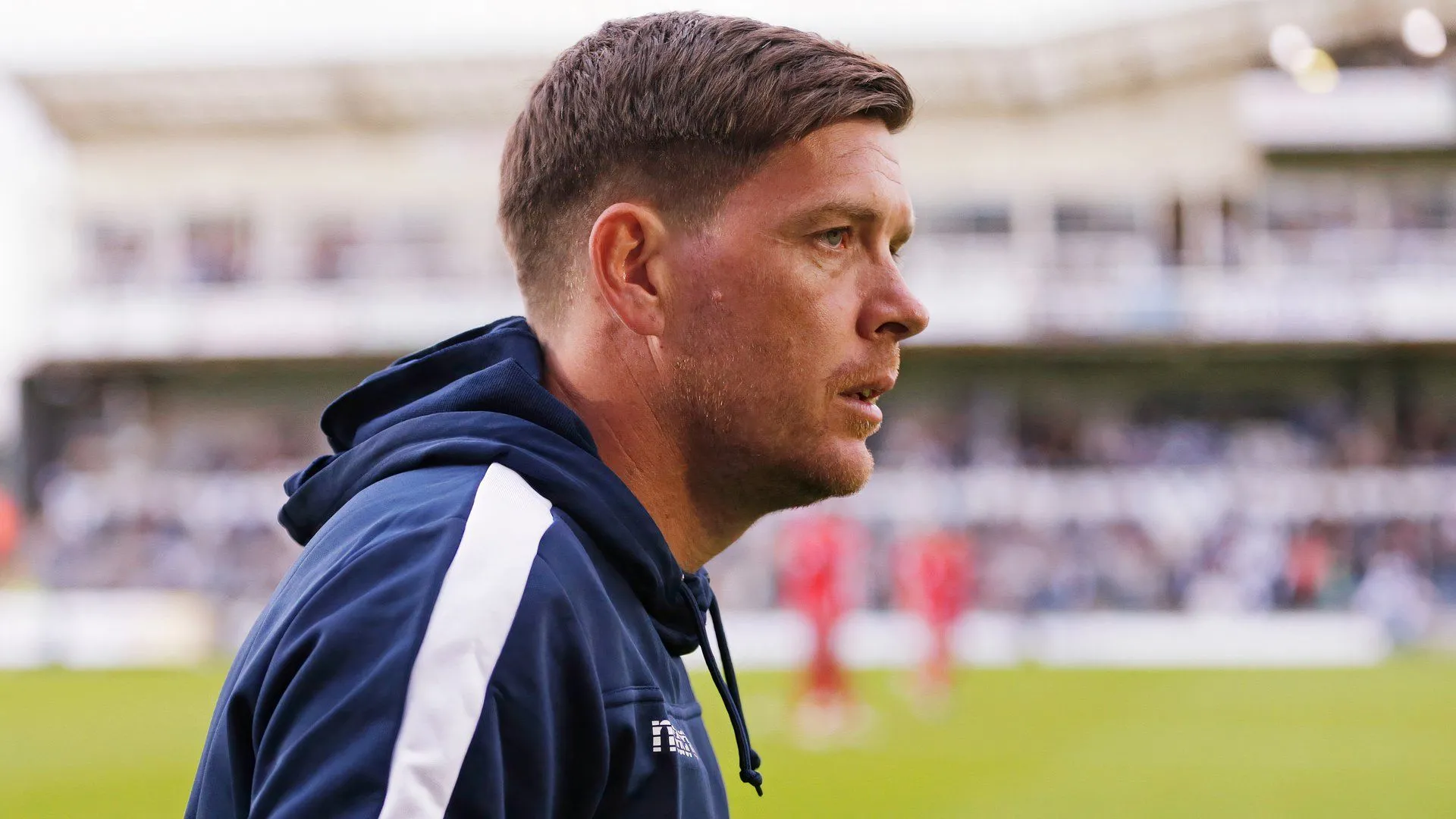 Huấn luyện viên Darrell Clarke chỉ đạo Bristol Rovers tại League Two