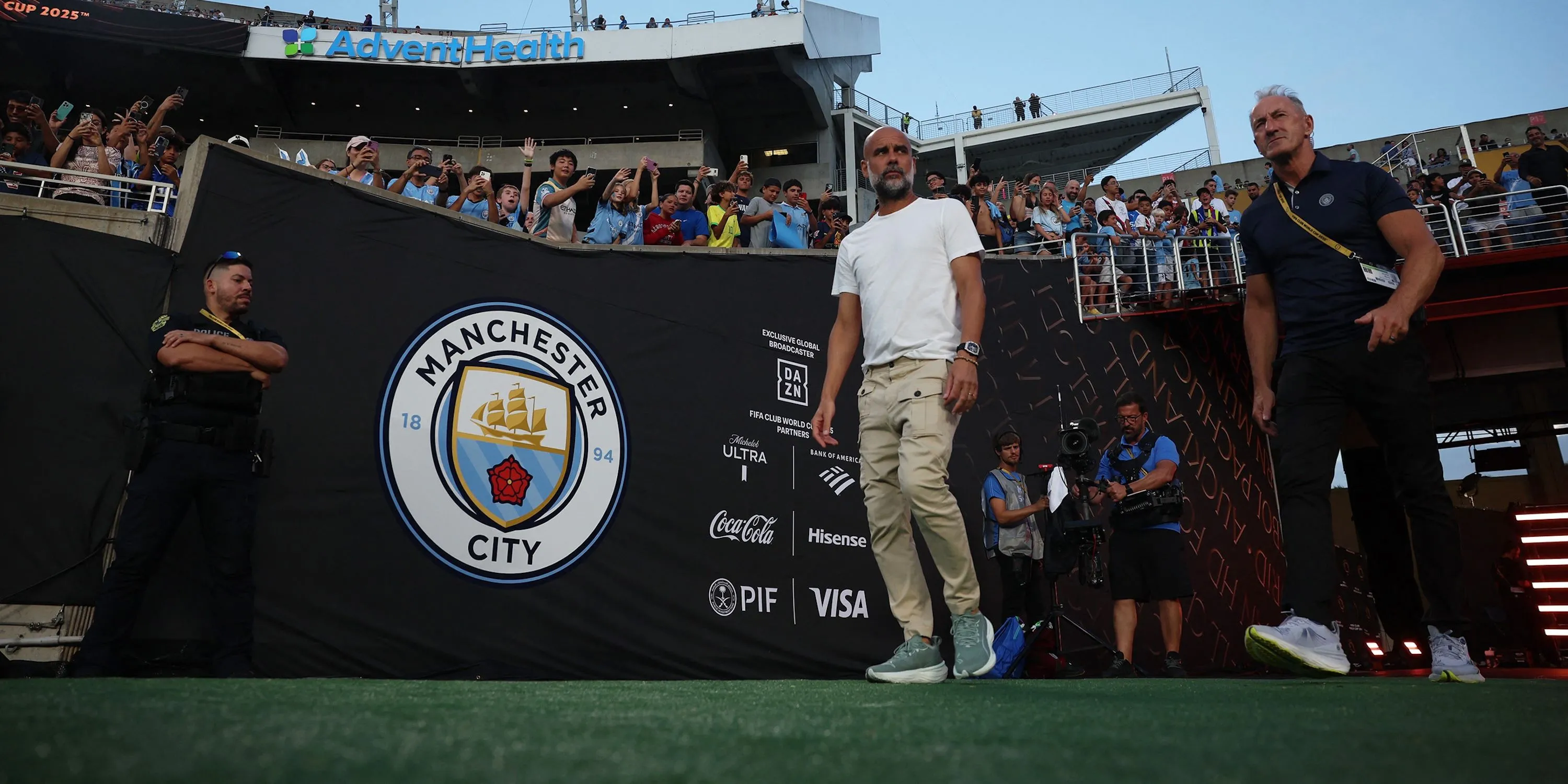 Huấn luyện viên Pep Guardiola của Manchester City trước trận đấu quan trọng tại Ngoại hạng Anh
