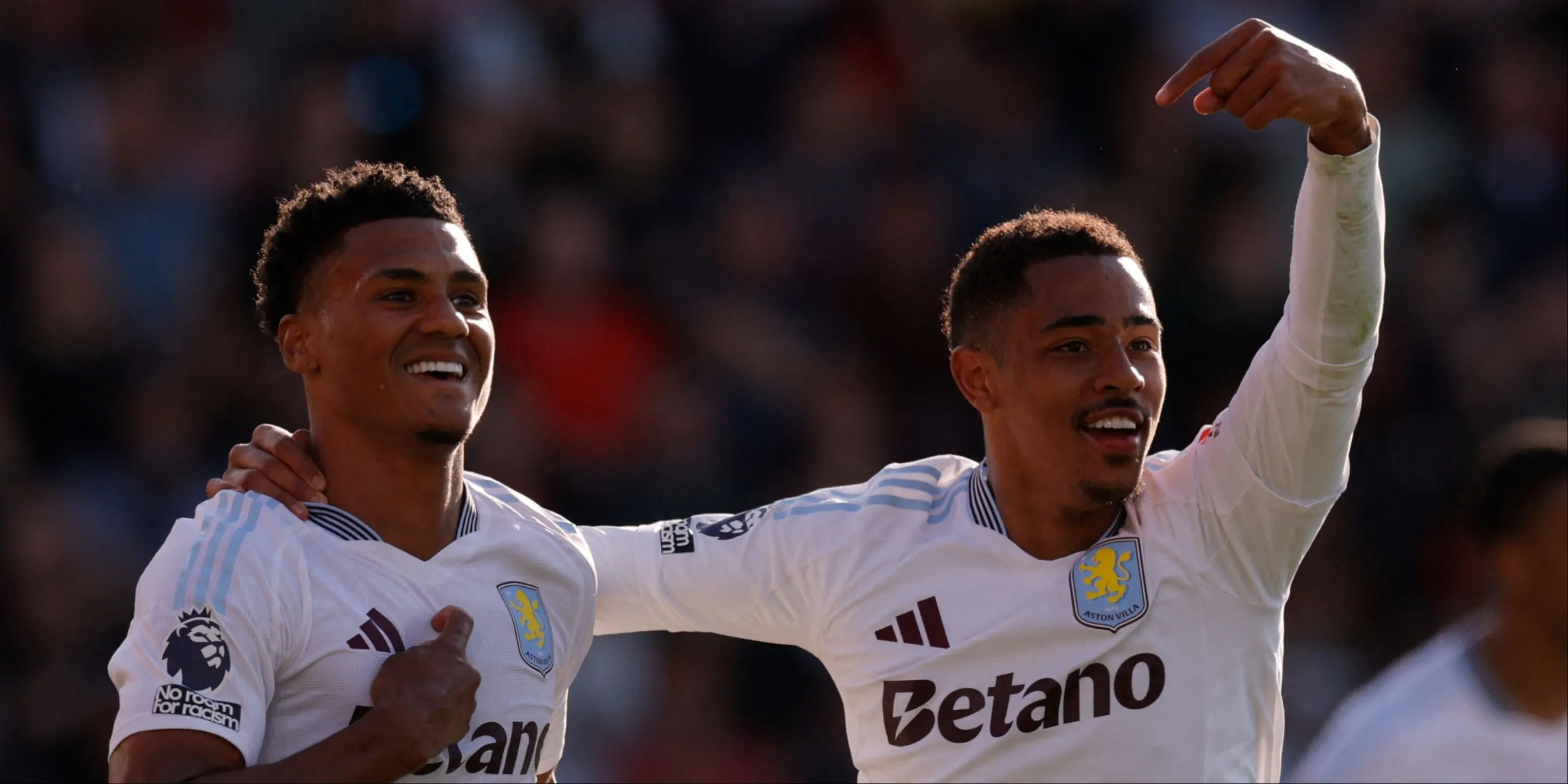 Jacob Ramsey trong màu áo Aston Villa tại Ngoại hạng Anh, mục tiêu chuyển nhượng của Nottingham Forest và Everton