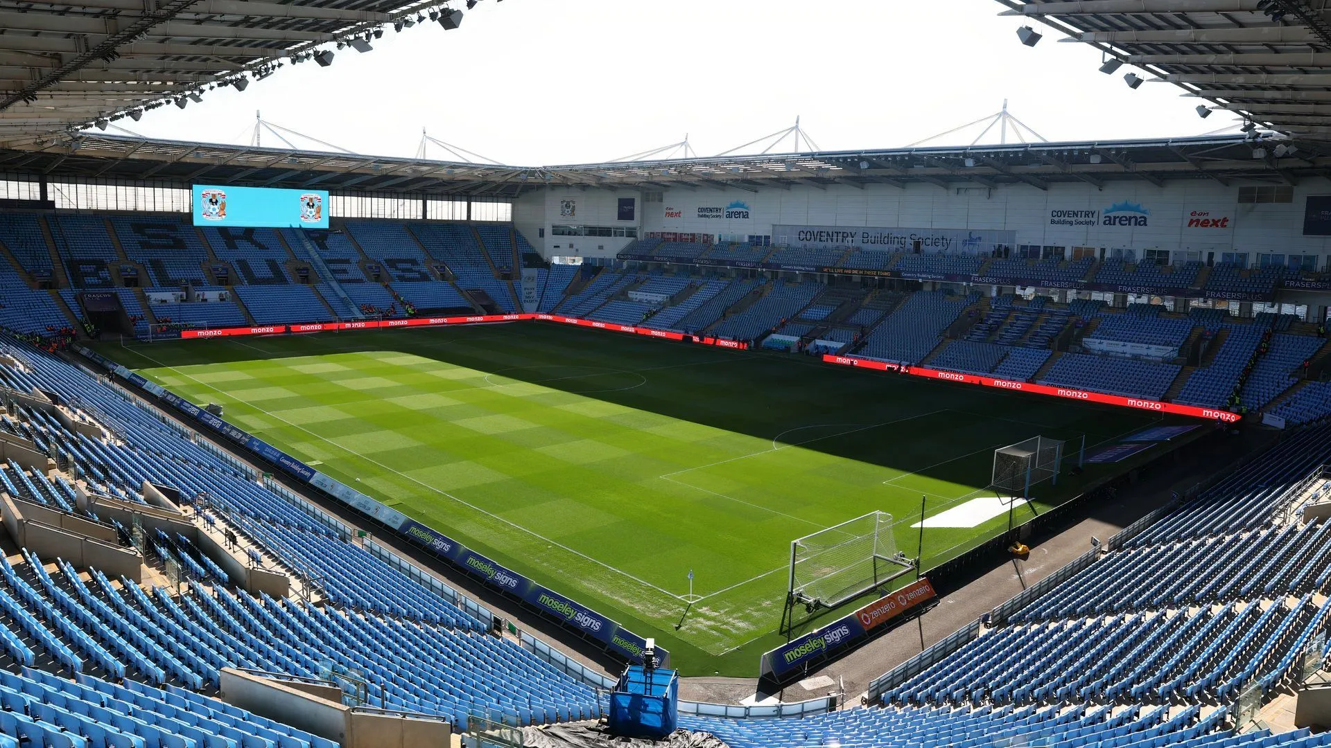 Khung cảnh chung của CBS Arena trong trận đấu với Sunderland