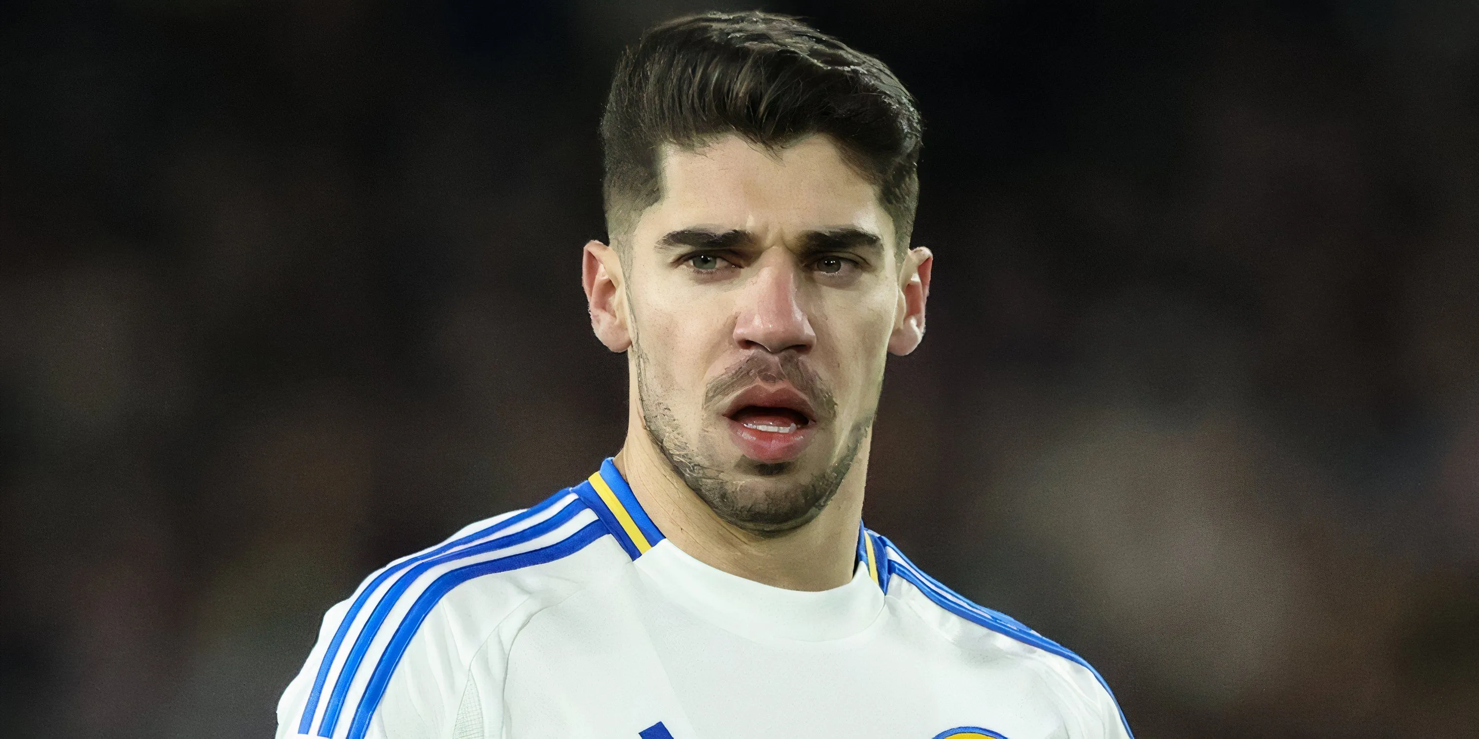 Manor Solomon trong màu áo Leeds United, cầu thủ chạy cánh tiềm năng của bóng đá Anh
