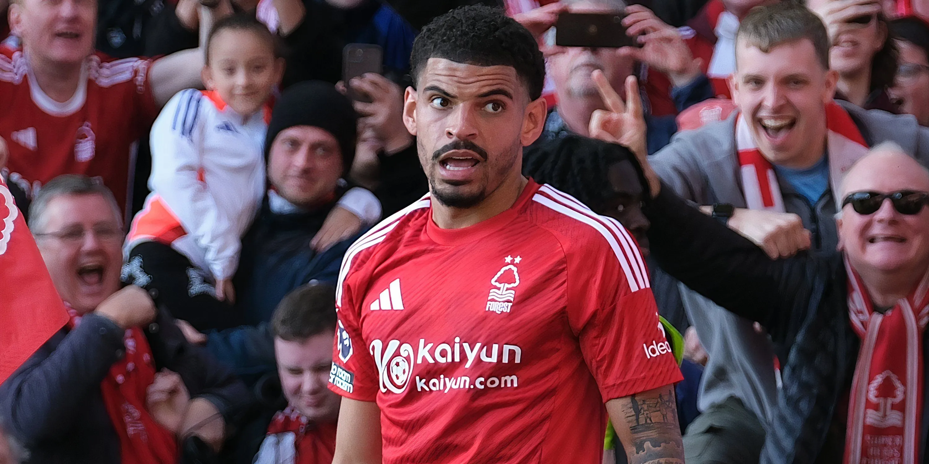 Morgan Gibbs-White ăn mừng bàn thắng cho Nottingham Forest, thể hiện tầm quan trọng của anh.