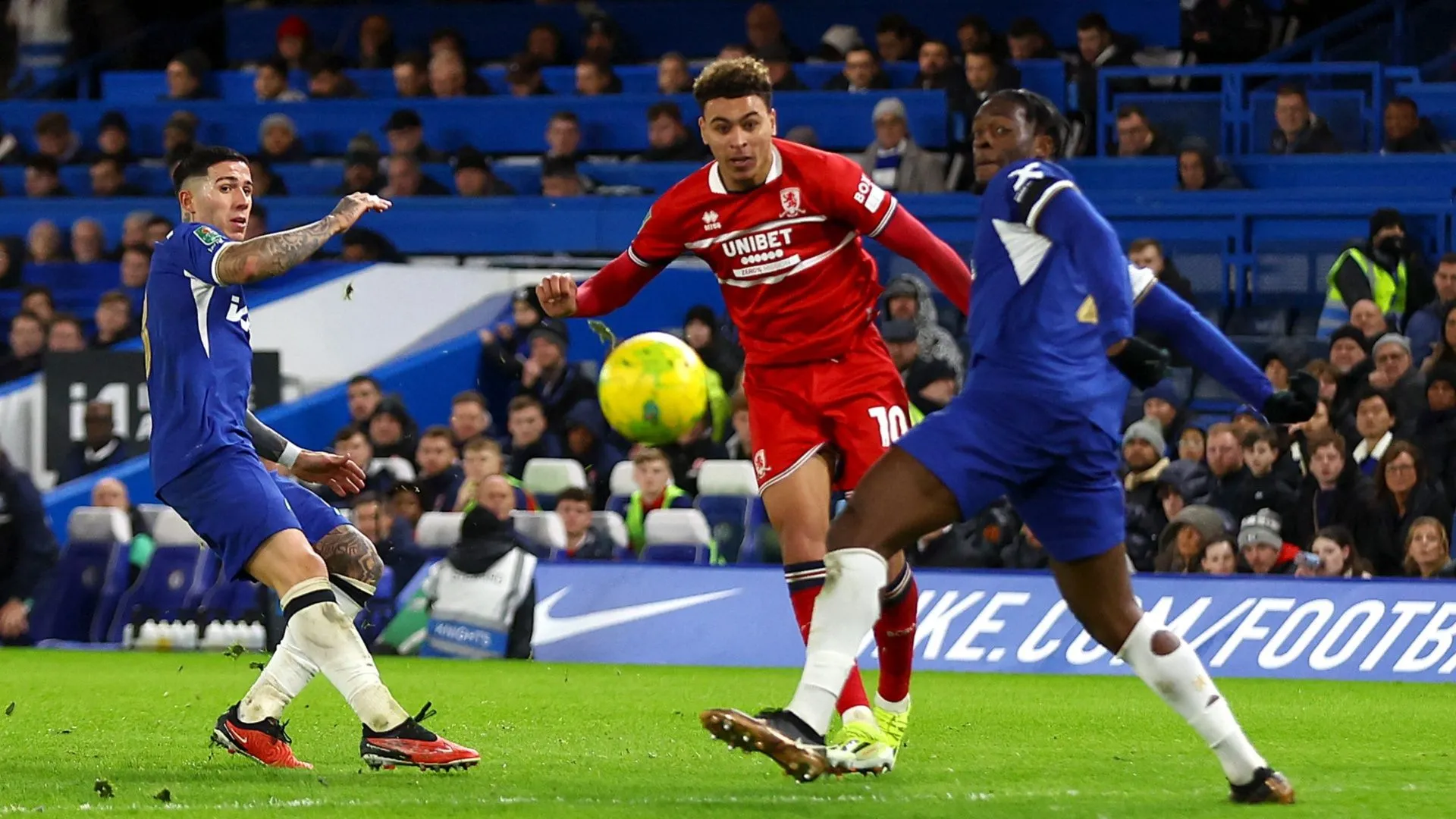Morgan Rogers ăn mừng bàn thắng, thương vụ hời của Middlesbrough