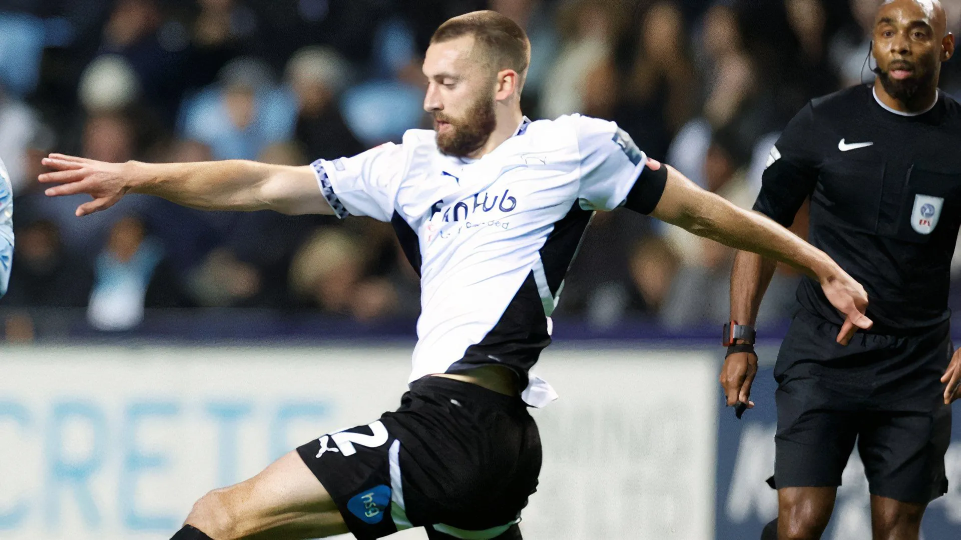 Nat Phillips trong màu áo Derby County mùa giải trước