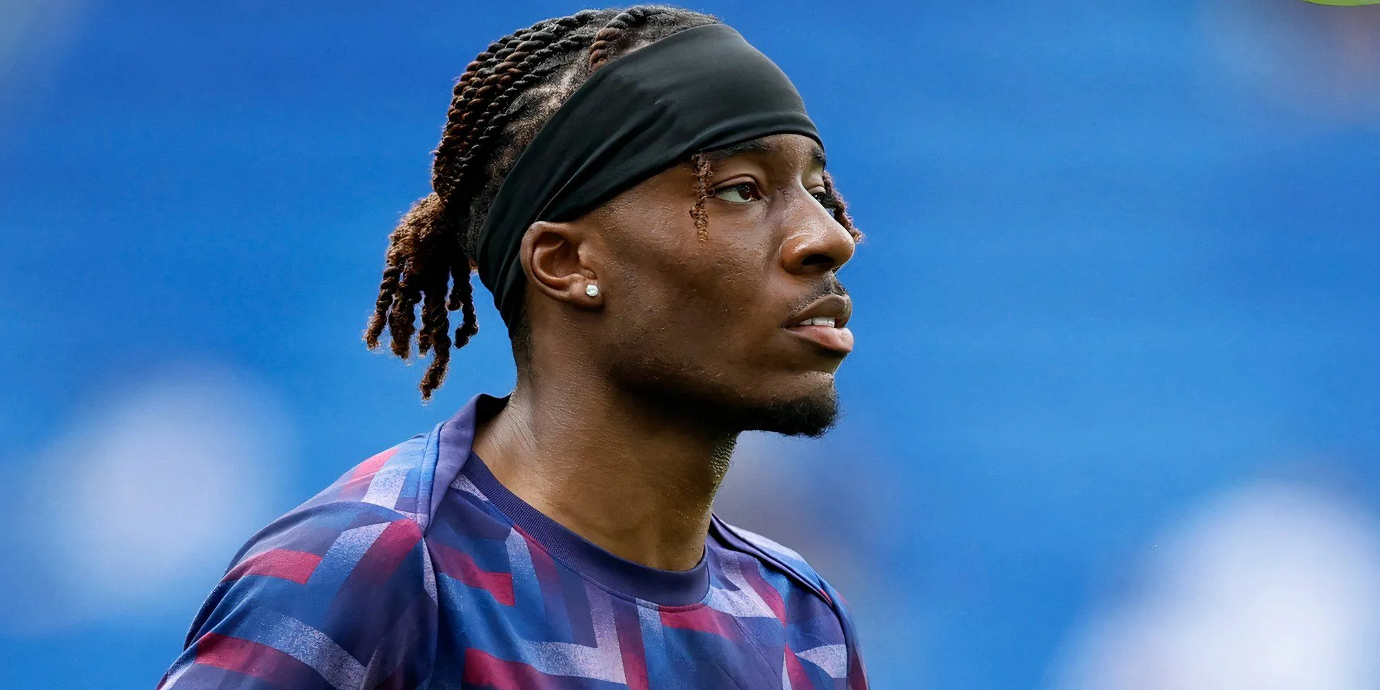 Noni Madueke trong màu áo Chelsea