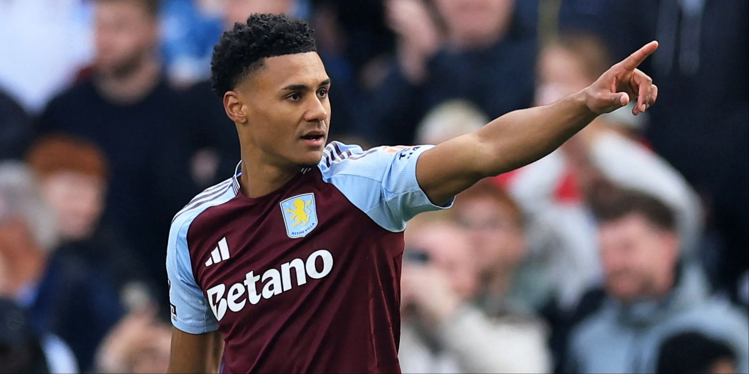 Ollie Watkins tiền đạo Aston Villa trên sân Premier League
