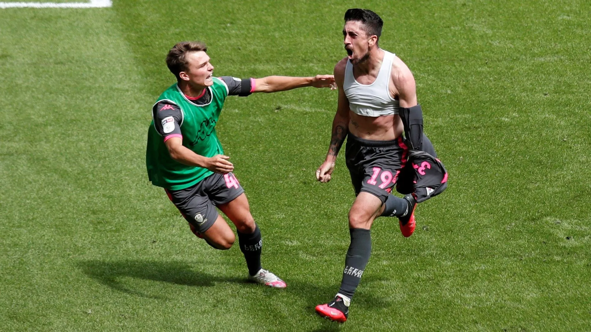 Pablo Hernandez, nhạc trưởng tài hoa của Leeds United, biểu tượng cho lối chơi tấn công dưới thời Marcelo Bielsa.