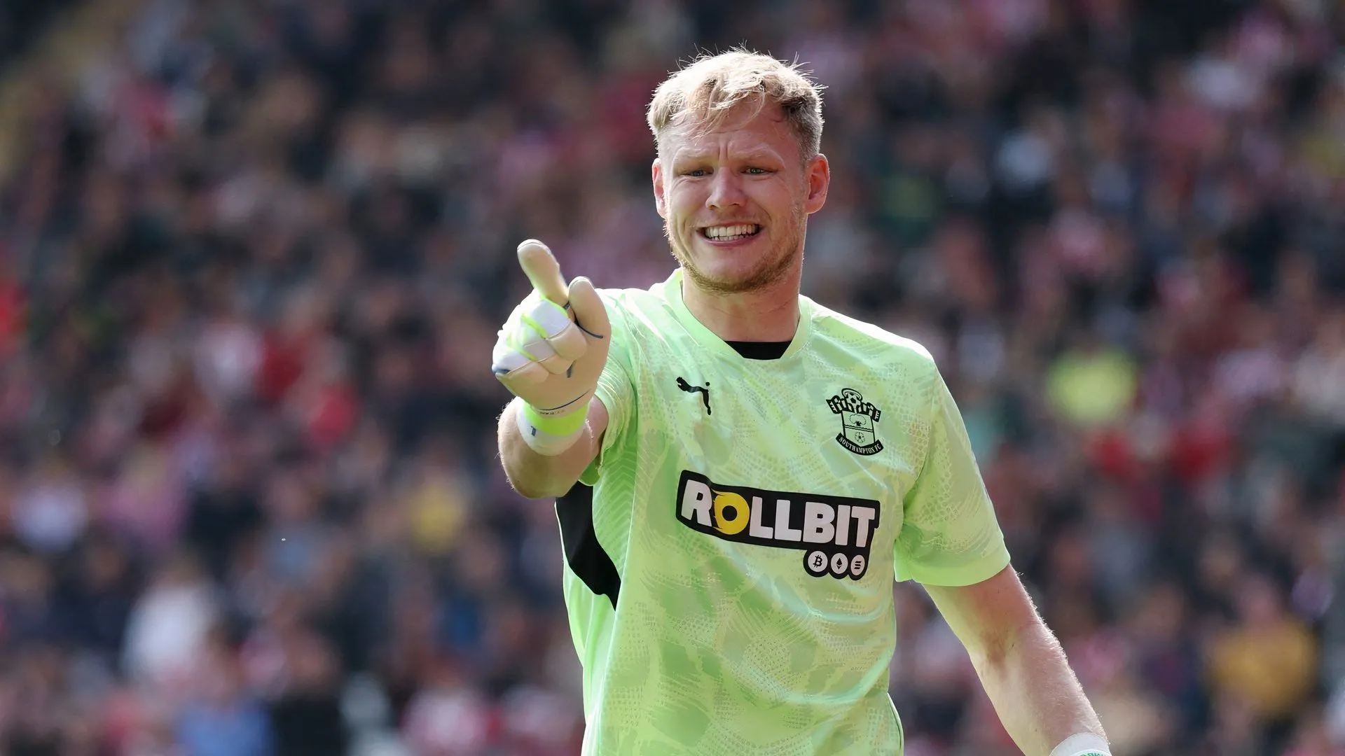 Thủ môn Aaron Ramsdale của Southampton phản ứng trong một trận đấu, mục tiêu chuyển nhượng hàng đầu của Sunderland.