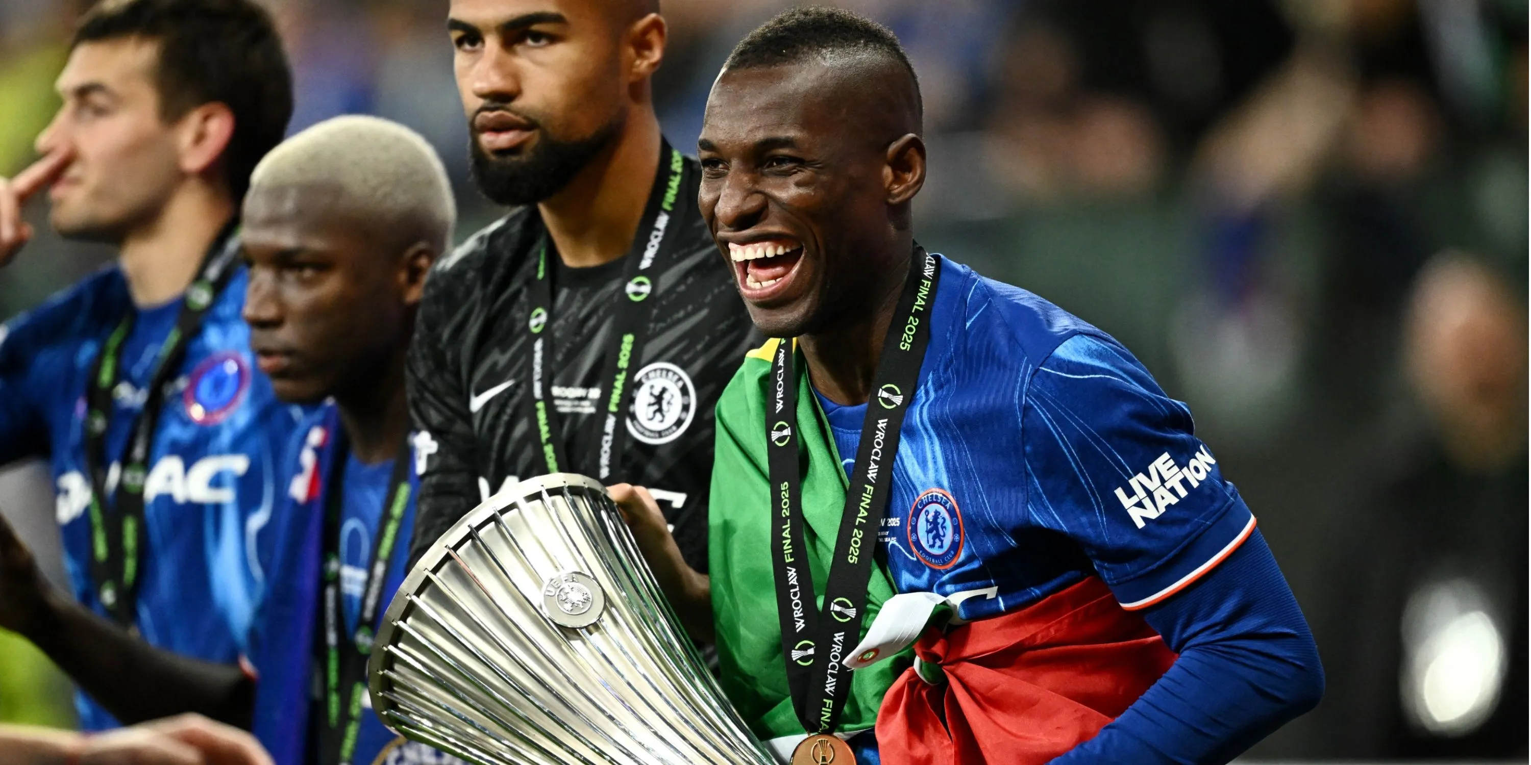 Tiền đạo Nicolas Jackson trong màu áo Chelsea trên sân cỏ Ngoại hạng Anh