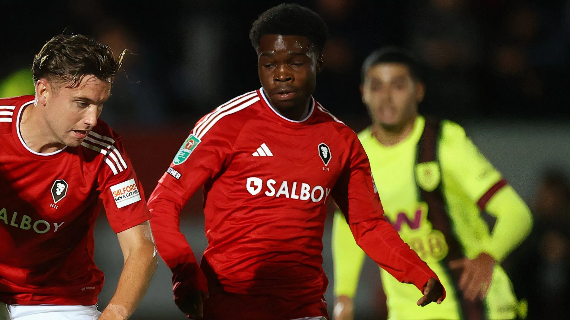 Tiền đạo trẻ Kelly N'Mai của Salford City