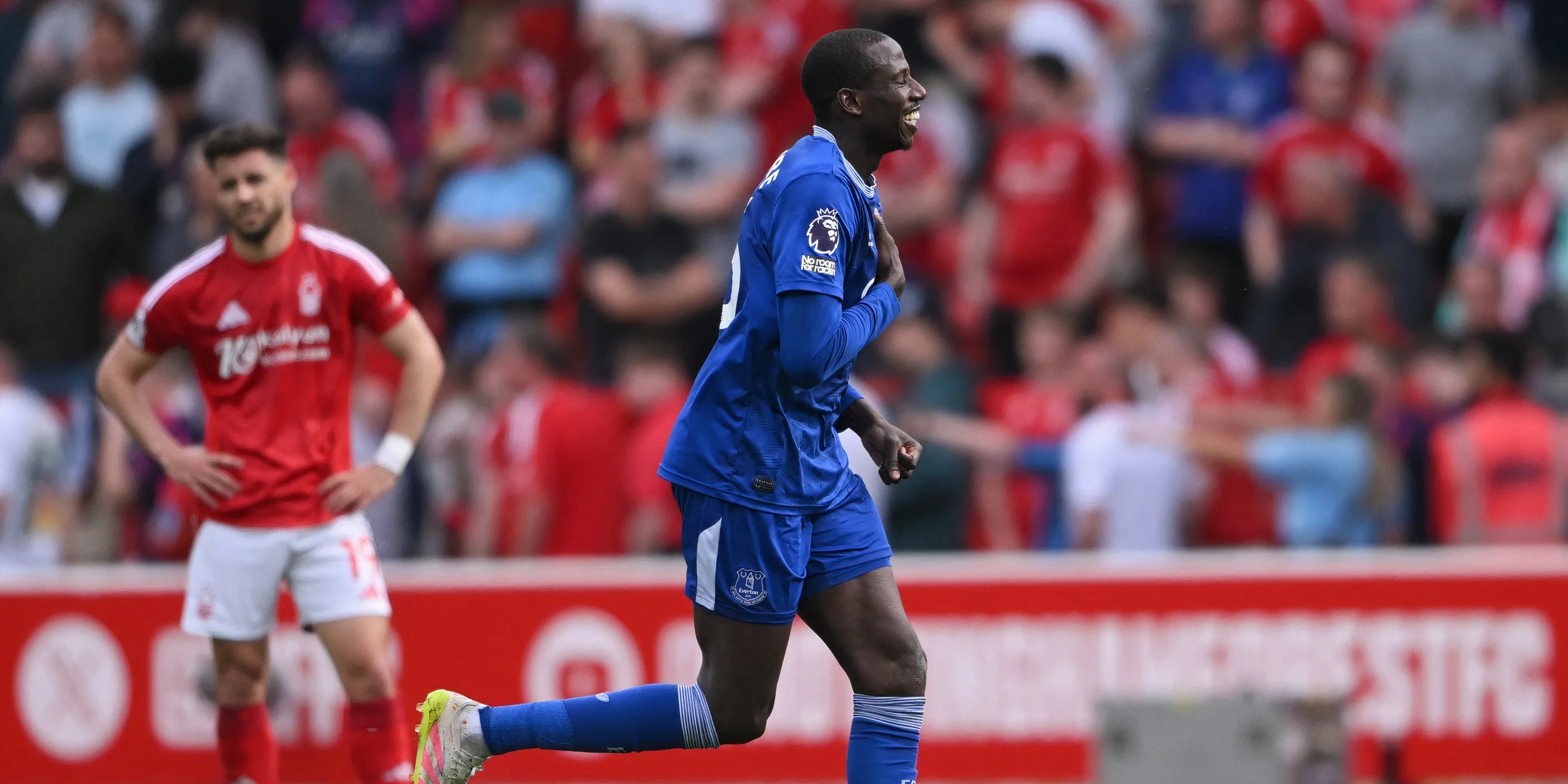 Tiền vệ Abdoulaye Doucoure rời Everton sau 5 mùa giải