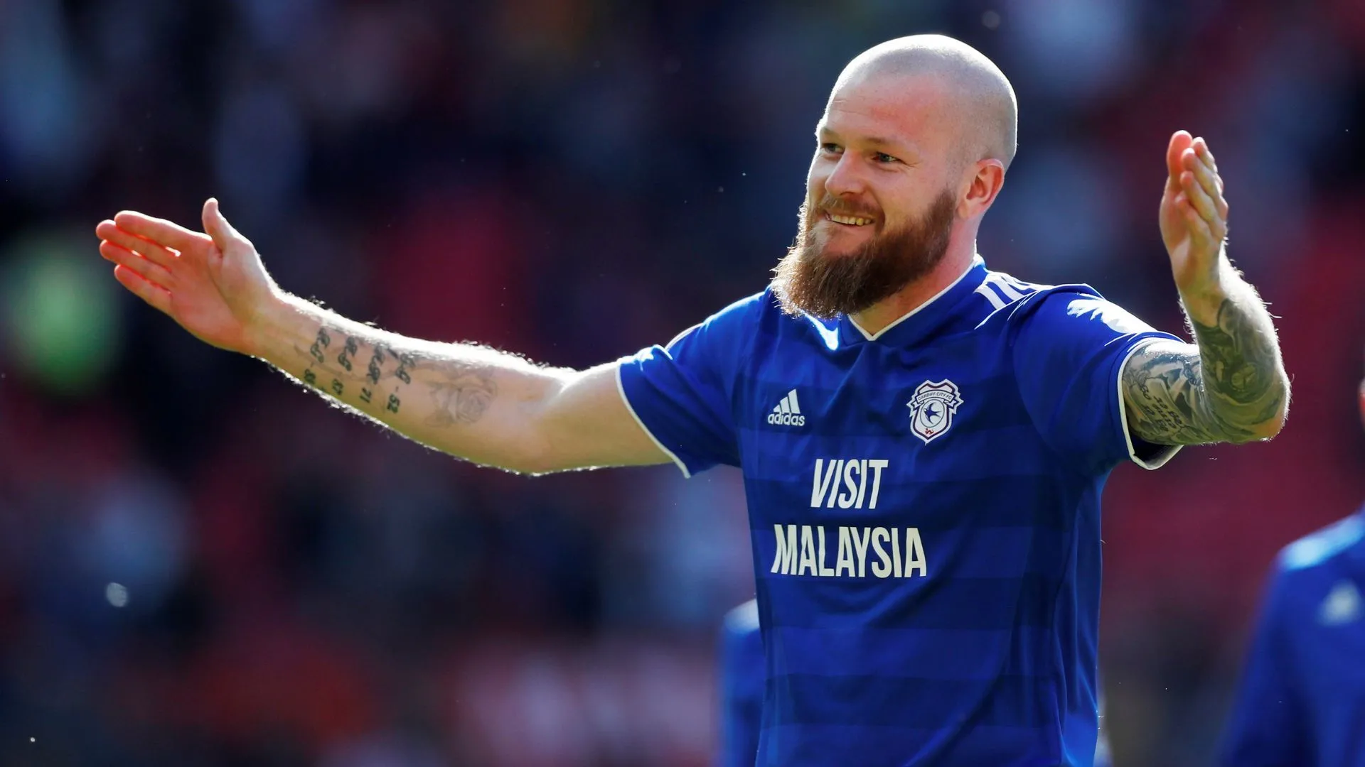 Tiền vệ Aron Gunnarsson, một cựu công thần khác của Cardiff City