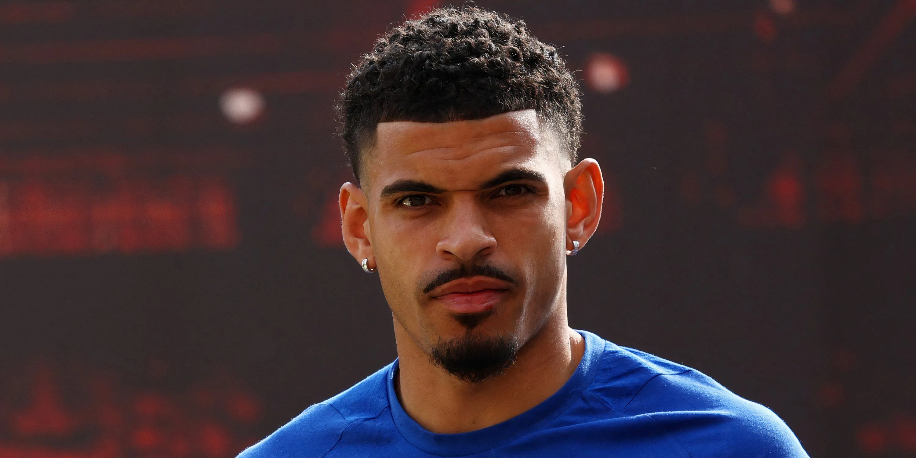Tiền vệ tấn công Morgan Gibbs-White của Nottingham Forest bên ngoài sân vận động City Ground, trong bối cảnh tin đồn chuyển nhượng đến Tottenham.