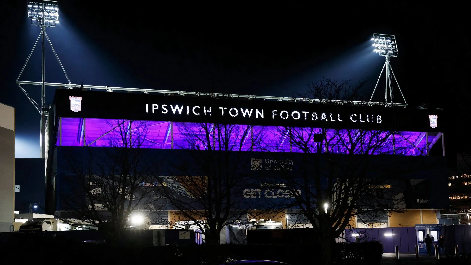 Toàn cảnh sân Portman Road nhìn từ bên ngoài