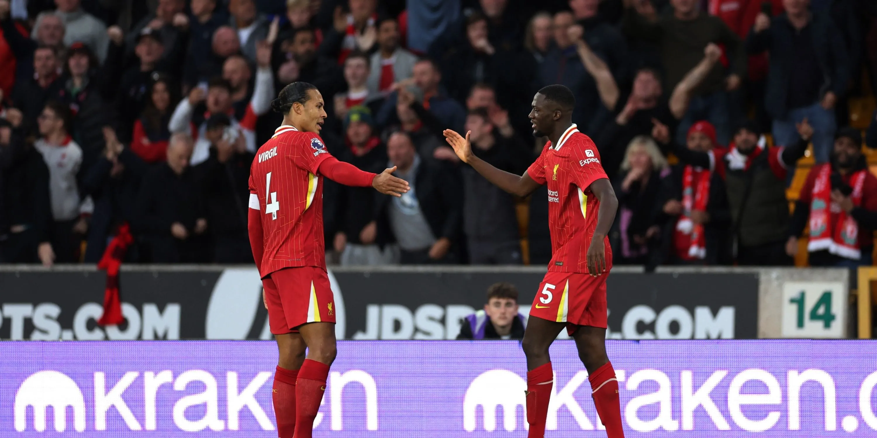 Trung vệ Ibrahima Konate và Virgil van Dijk trong màu áo Liverpool