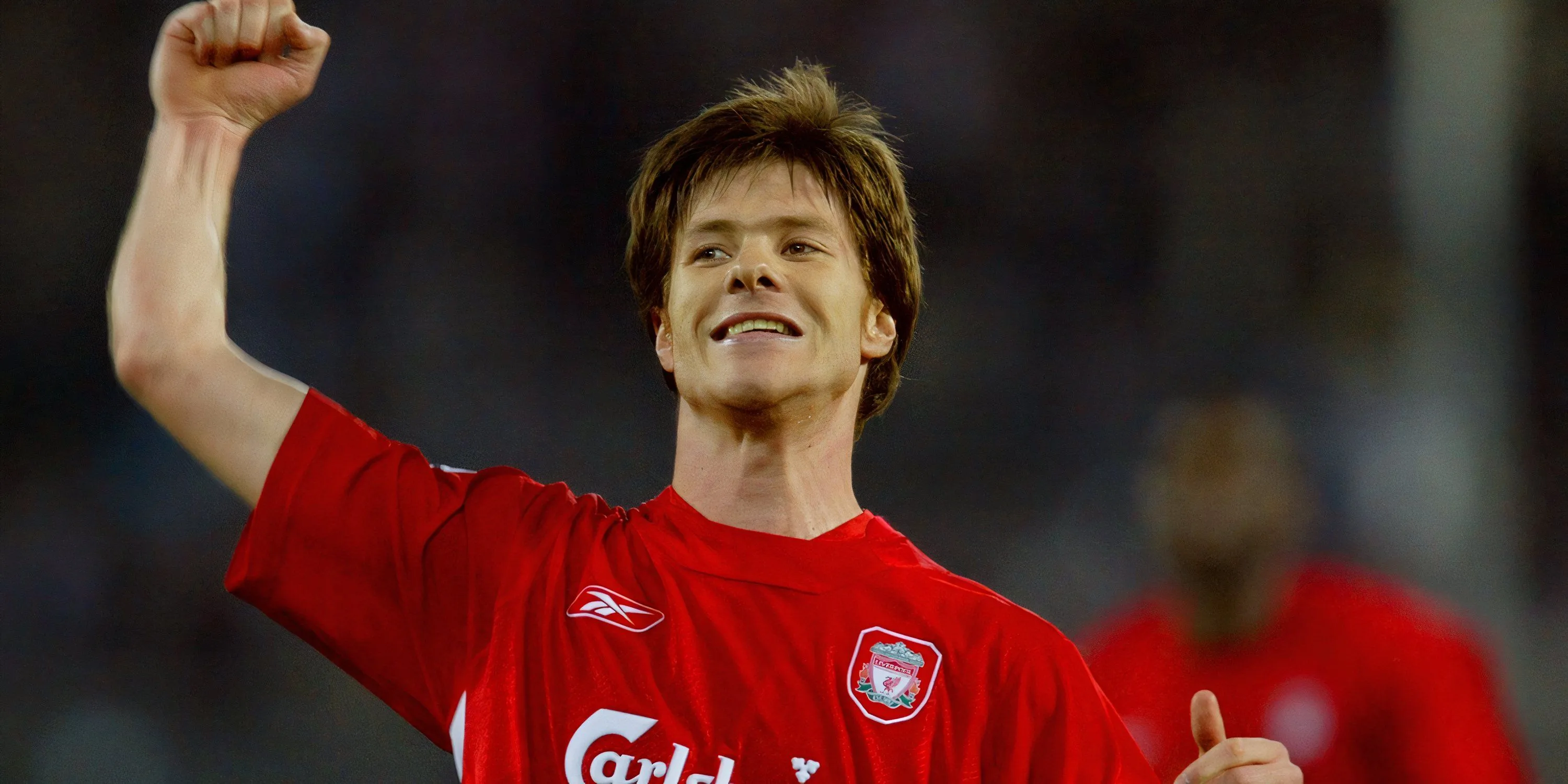 Xabi Alonso thi đấu cho Liverpool tại Anfield
